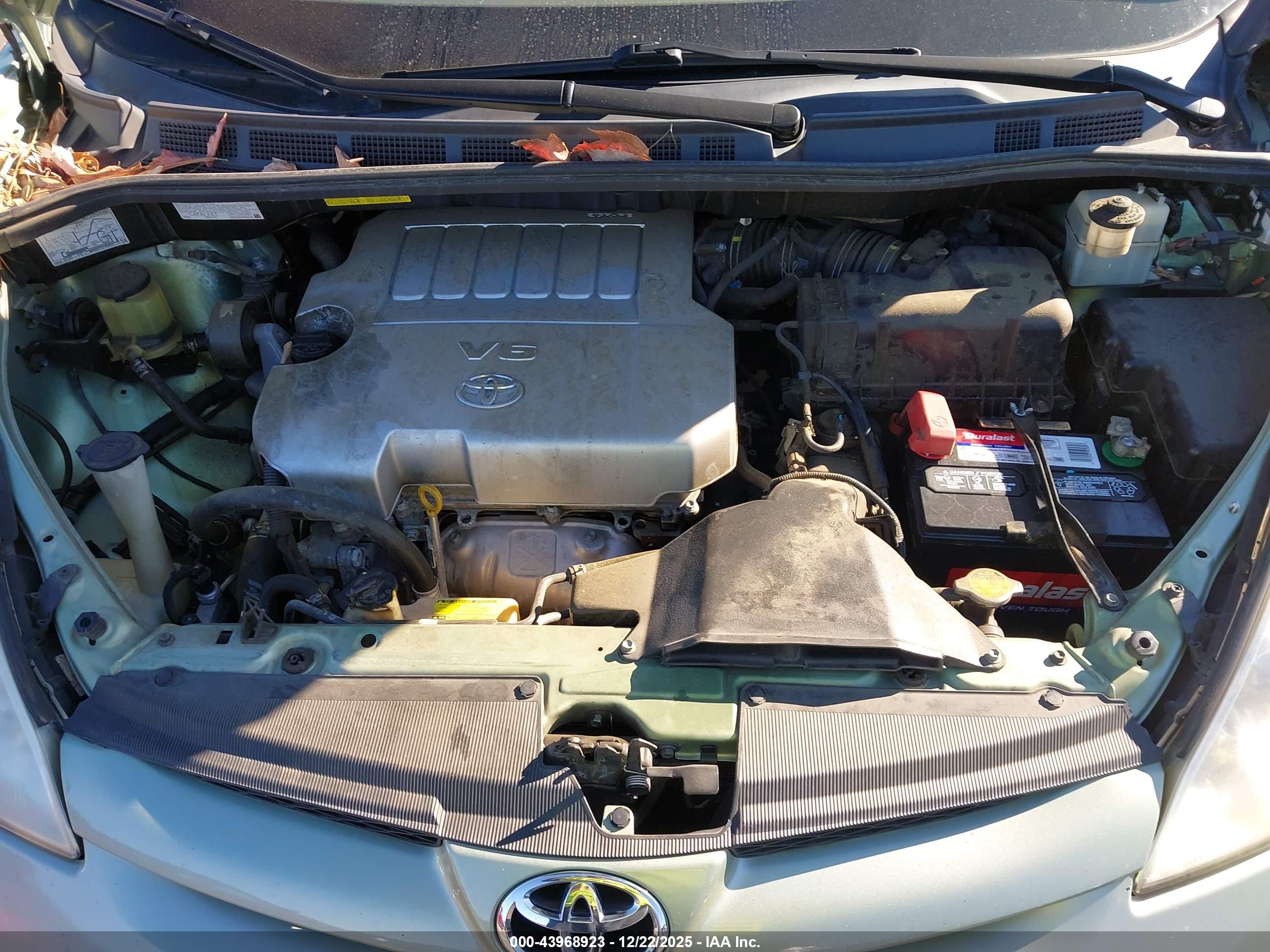 TOYOTA SIENNA image 10