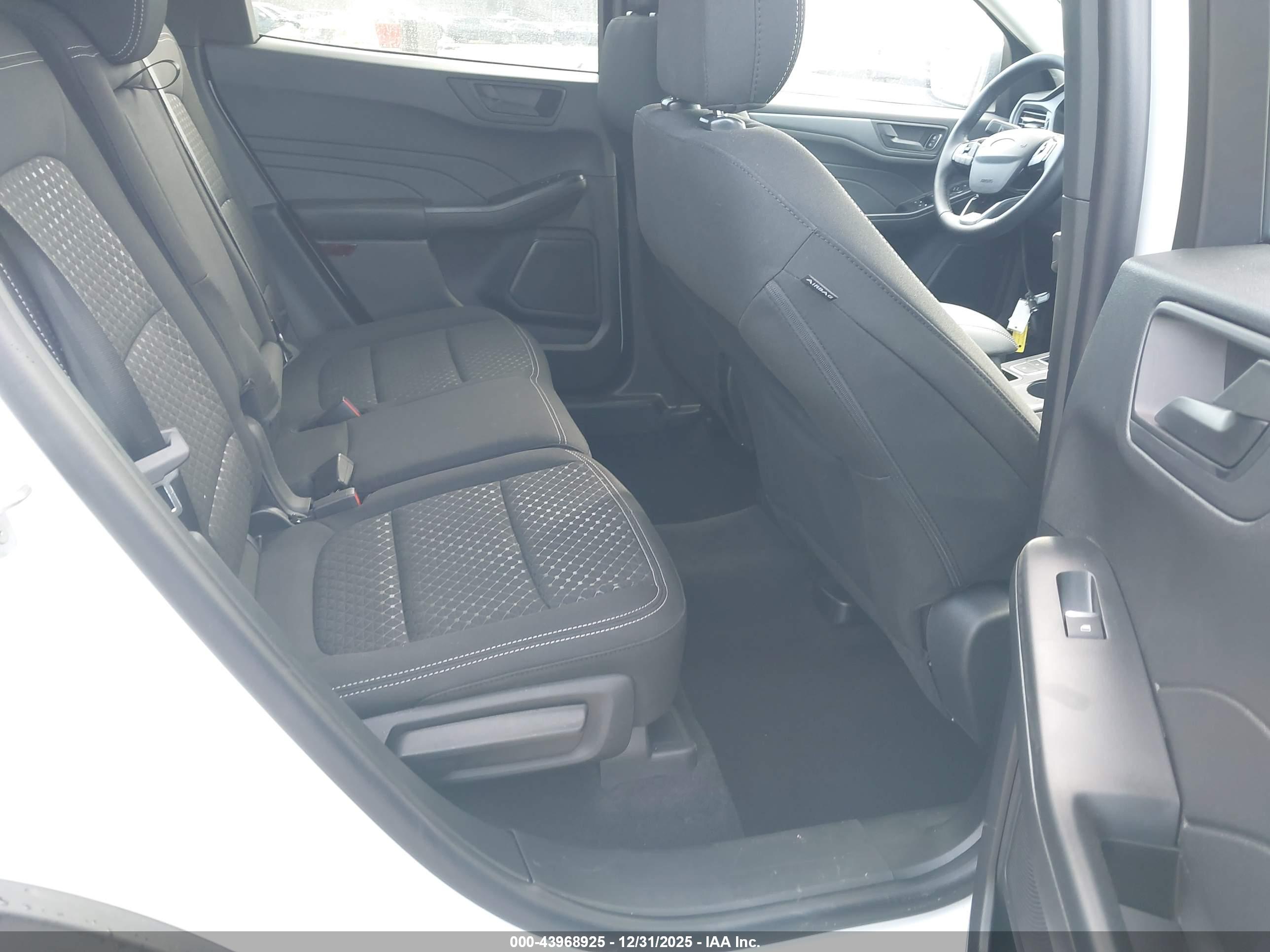 FORD ESCAPE image 8