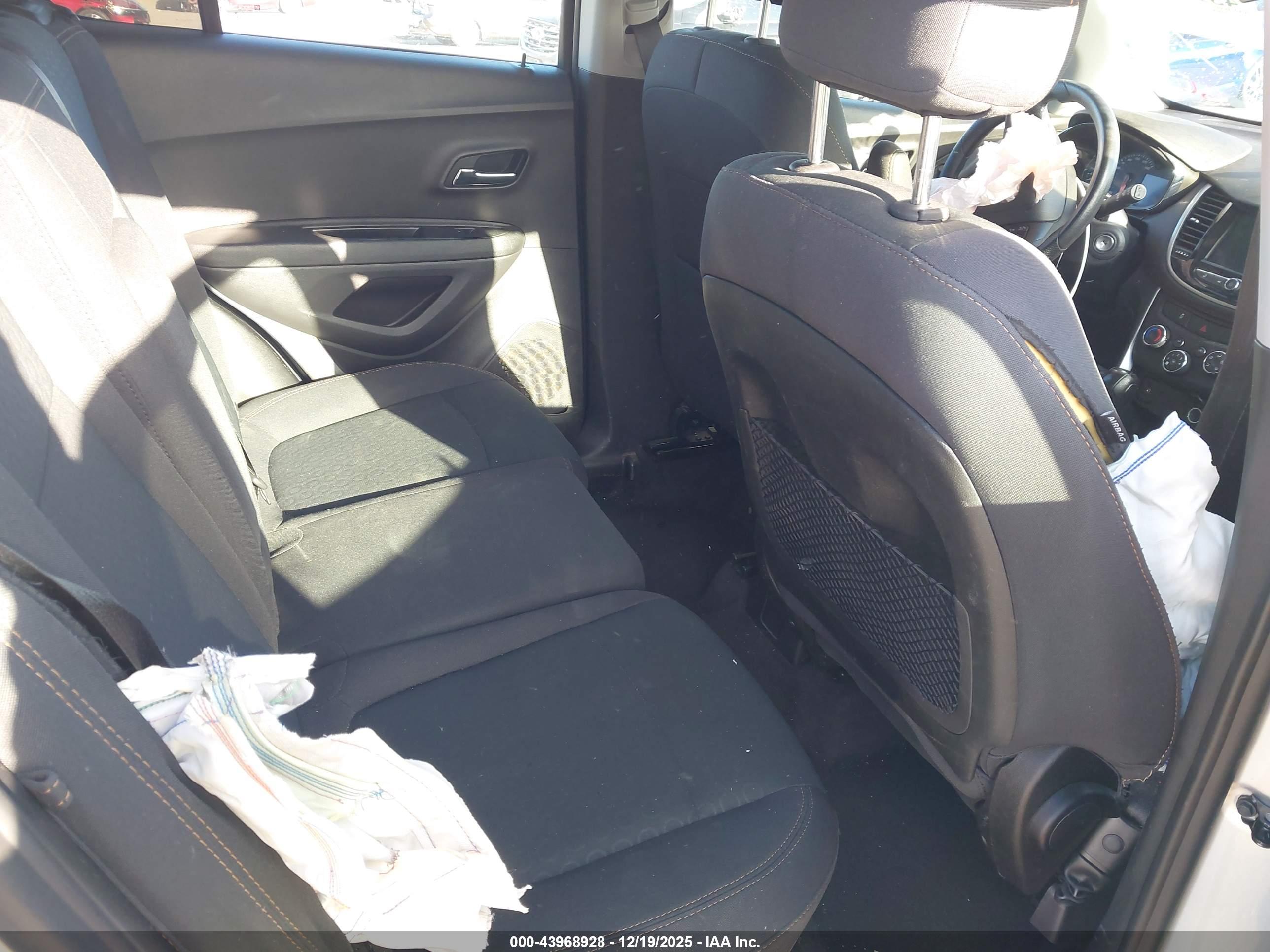 CHEVROLET TRAX image 8