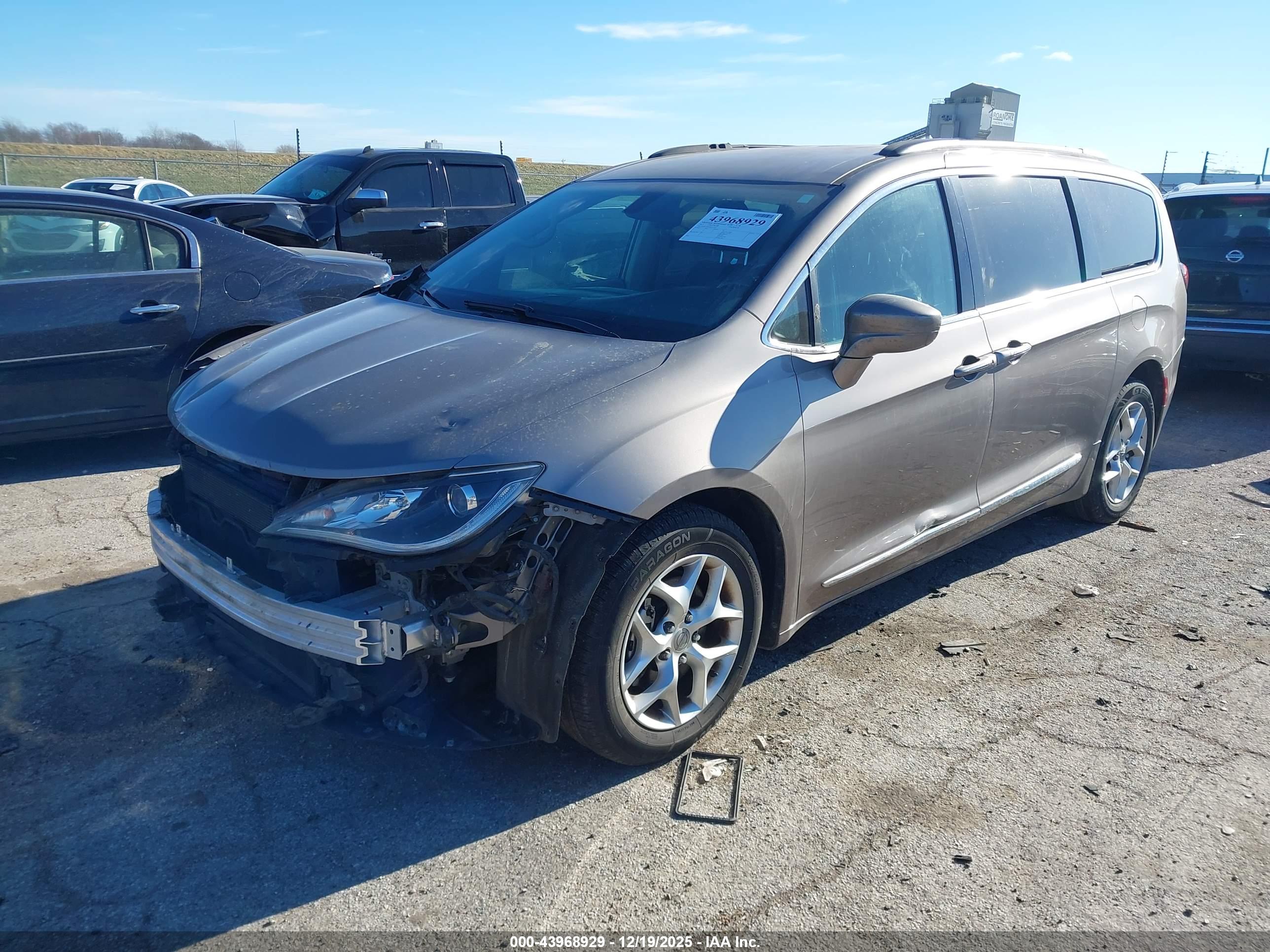 CHRYSLER PACIFICA image 2