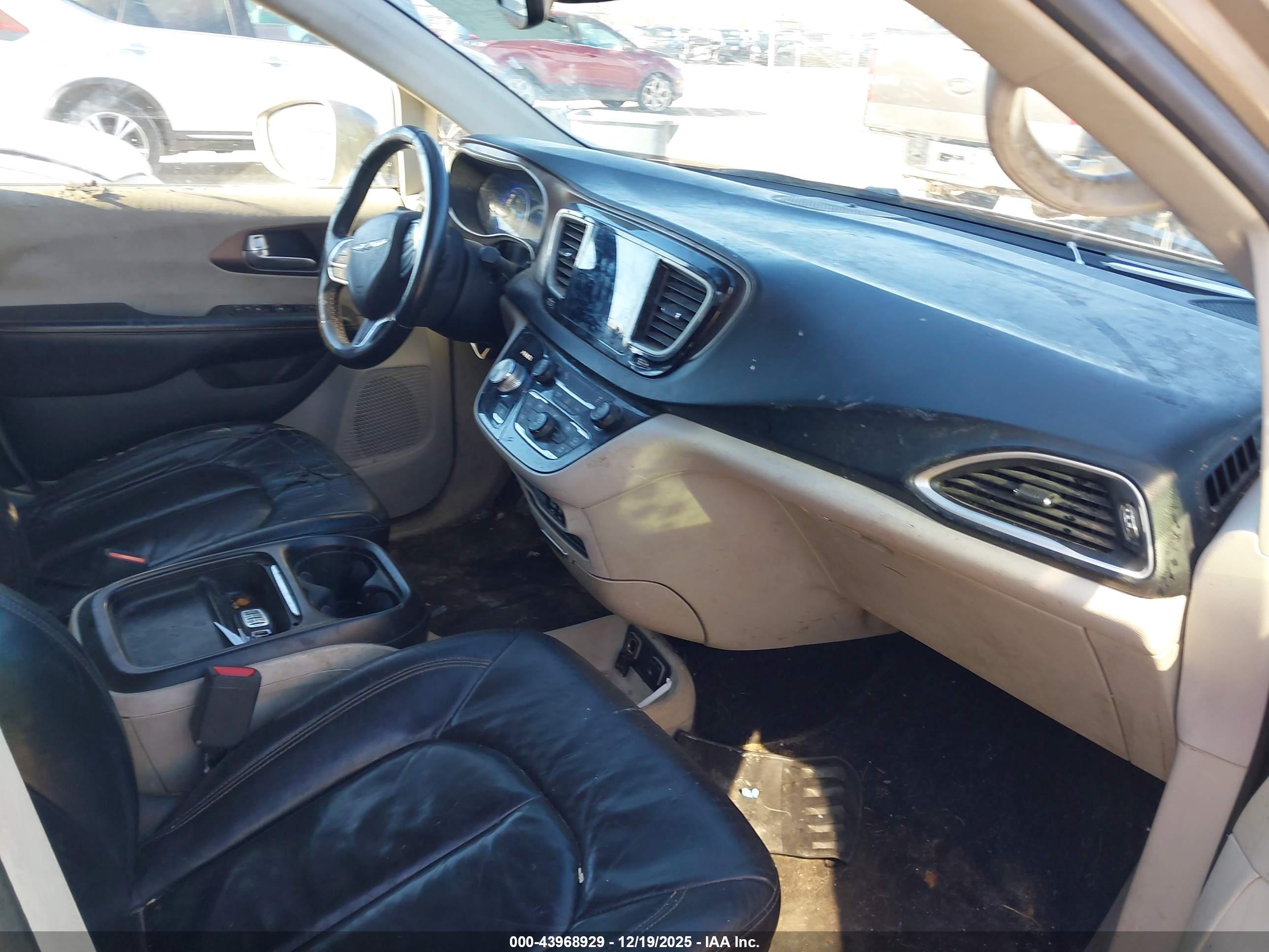 CHRYSLER PACIFICA image 5