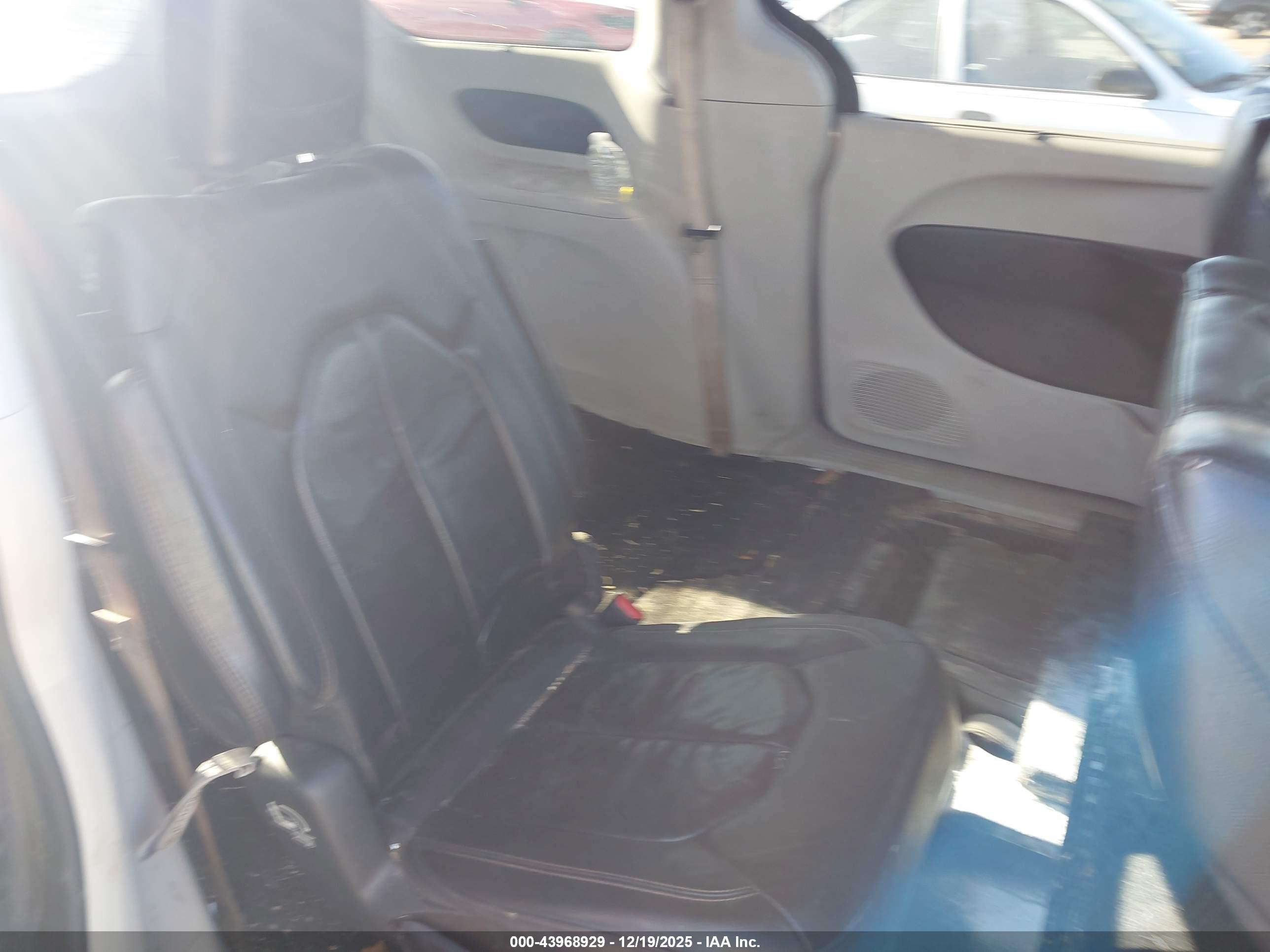 CHRYSLER PACIFICA image 8