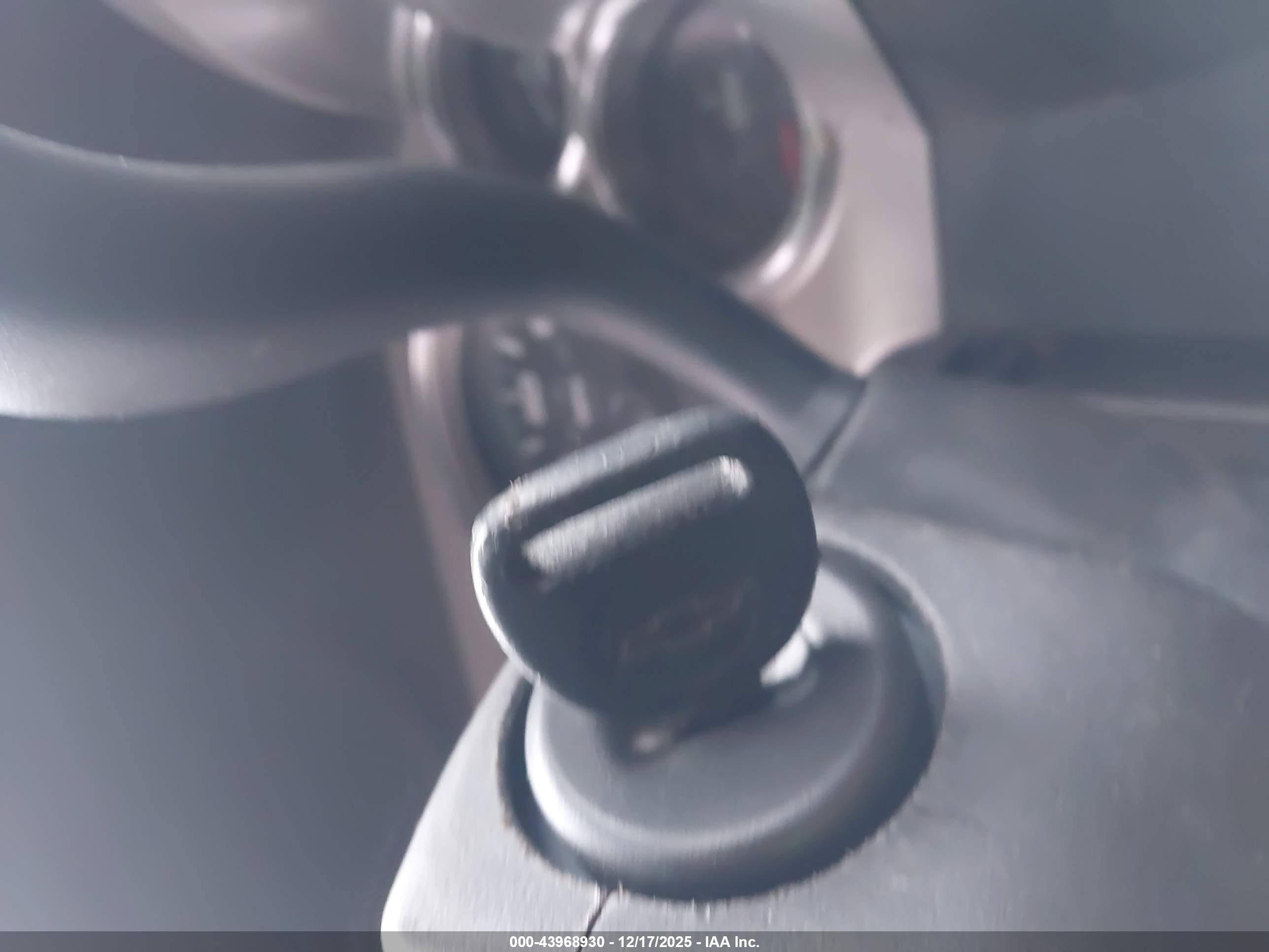 CHEVROLET SILVERADO image 11