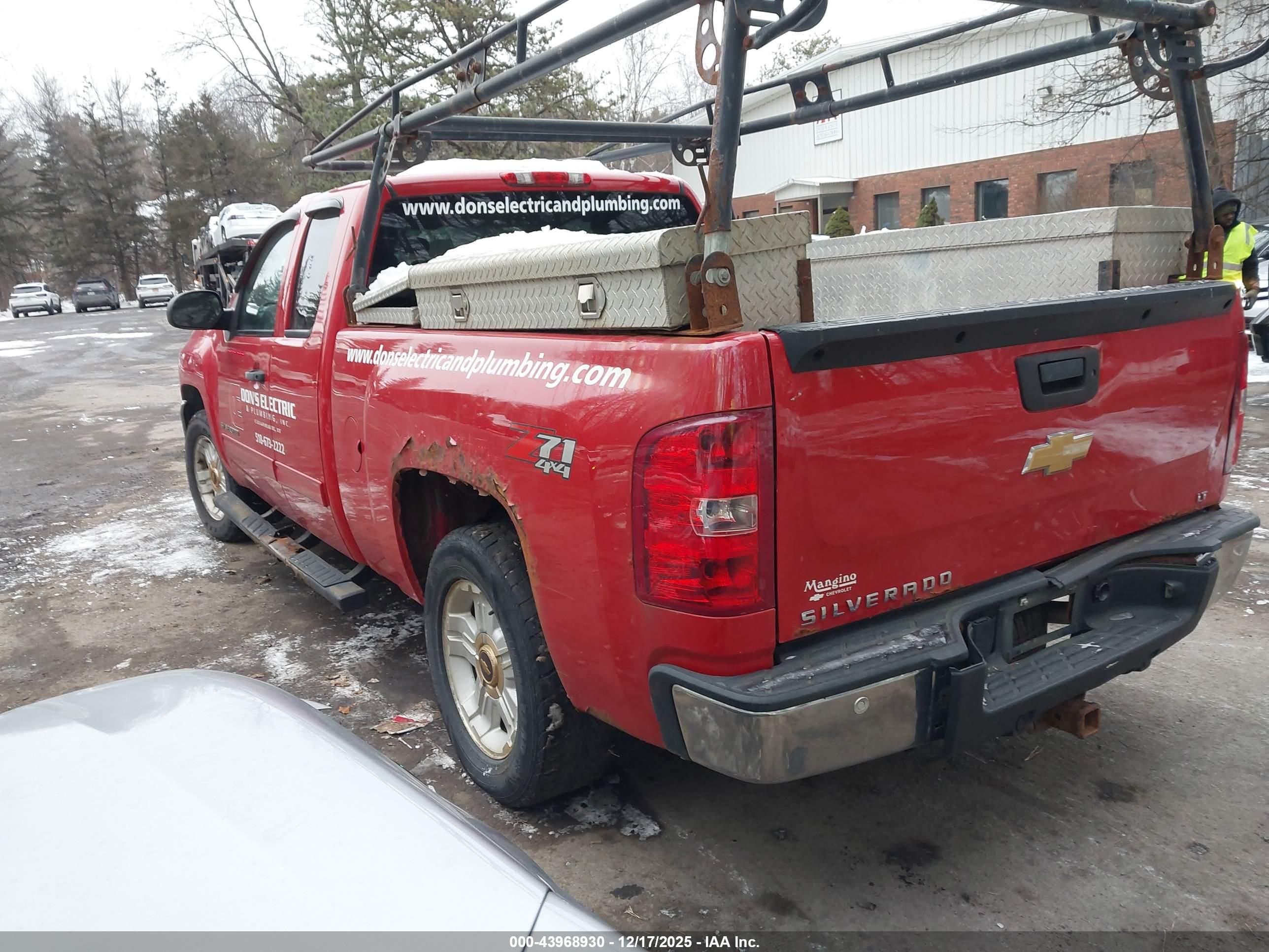 CHEVROLET SILVERADO image 3