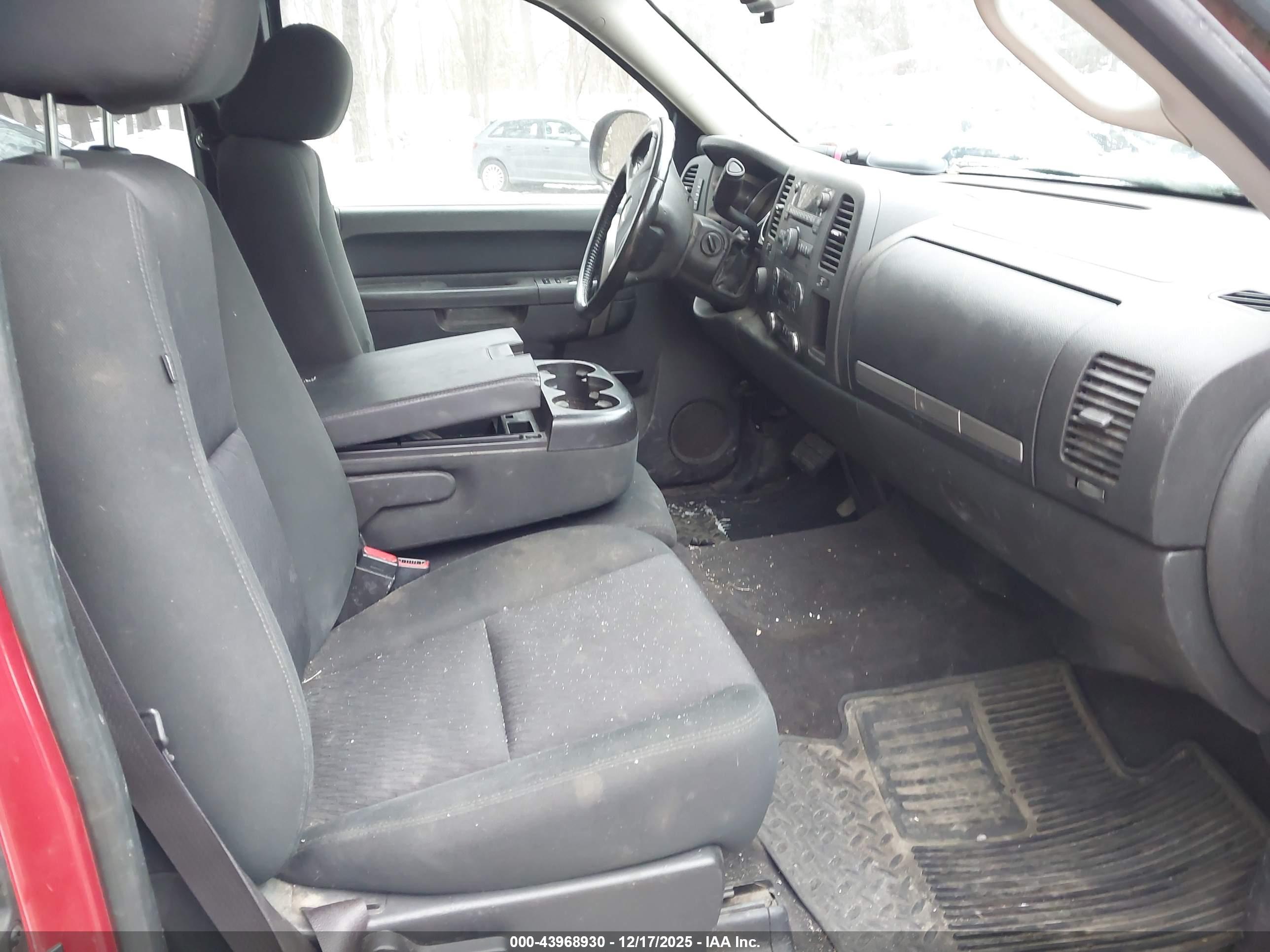 CHEVROLET SILVERADO image 5