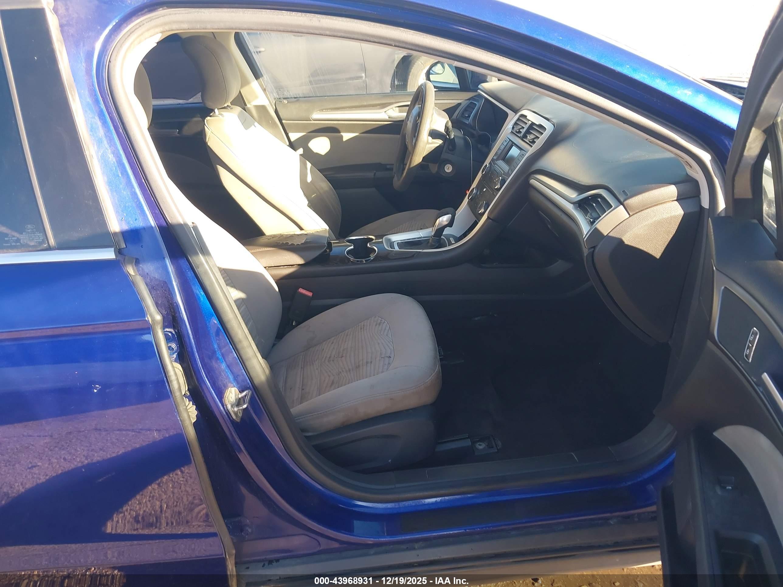 FORD FUSION image 5