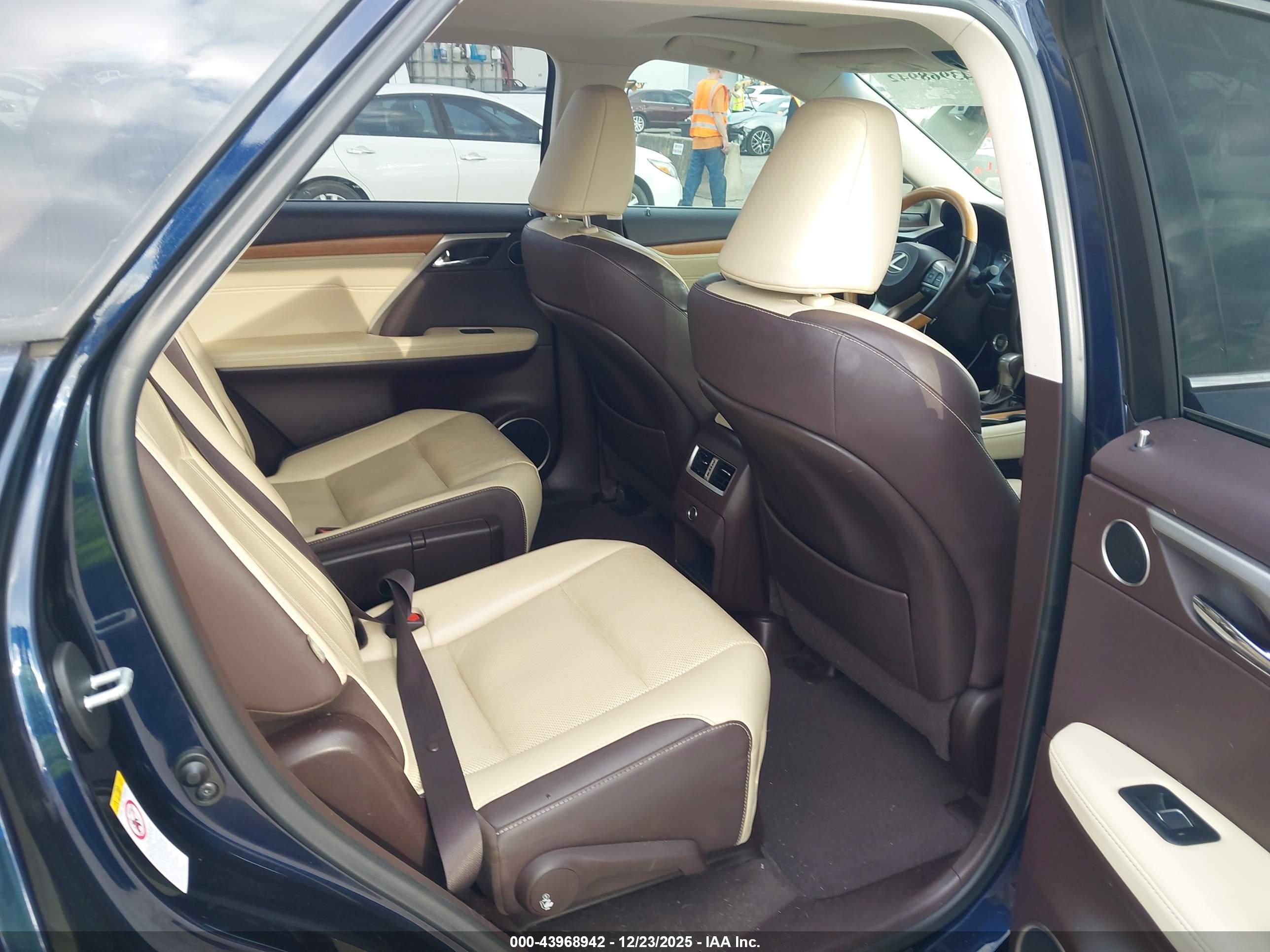 LEXUS RX image 8