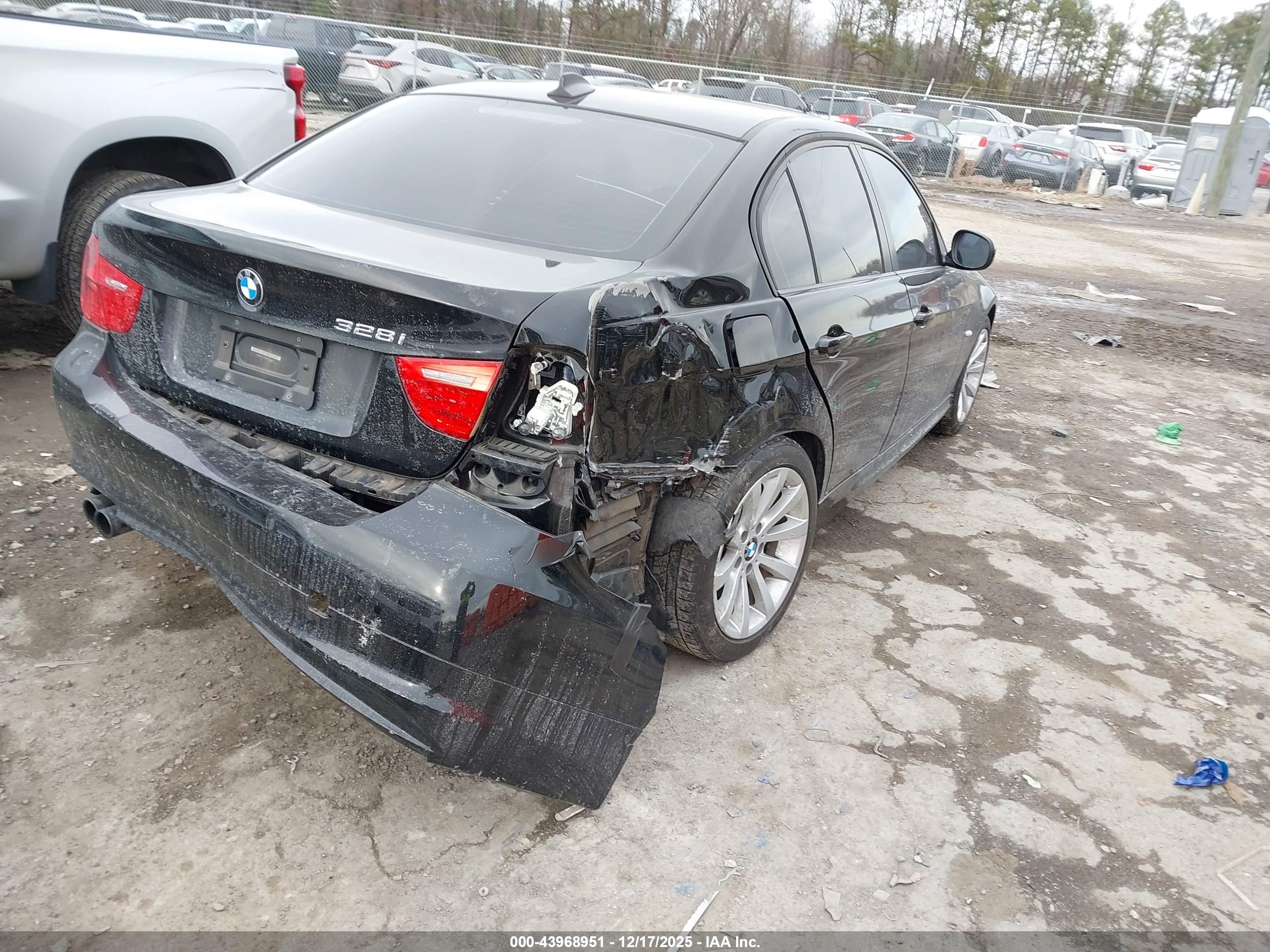 BMW 328I image 4