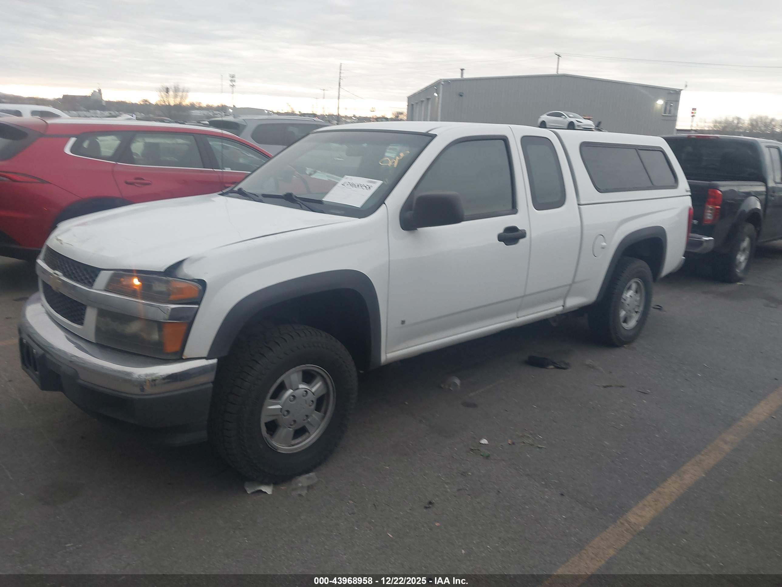 CHEVROLET COLORADO image 2