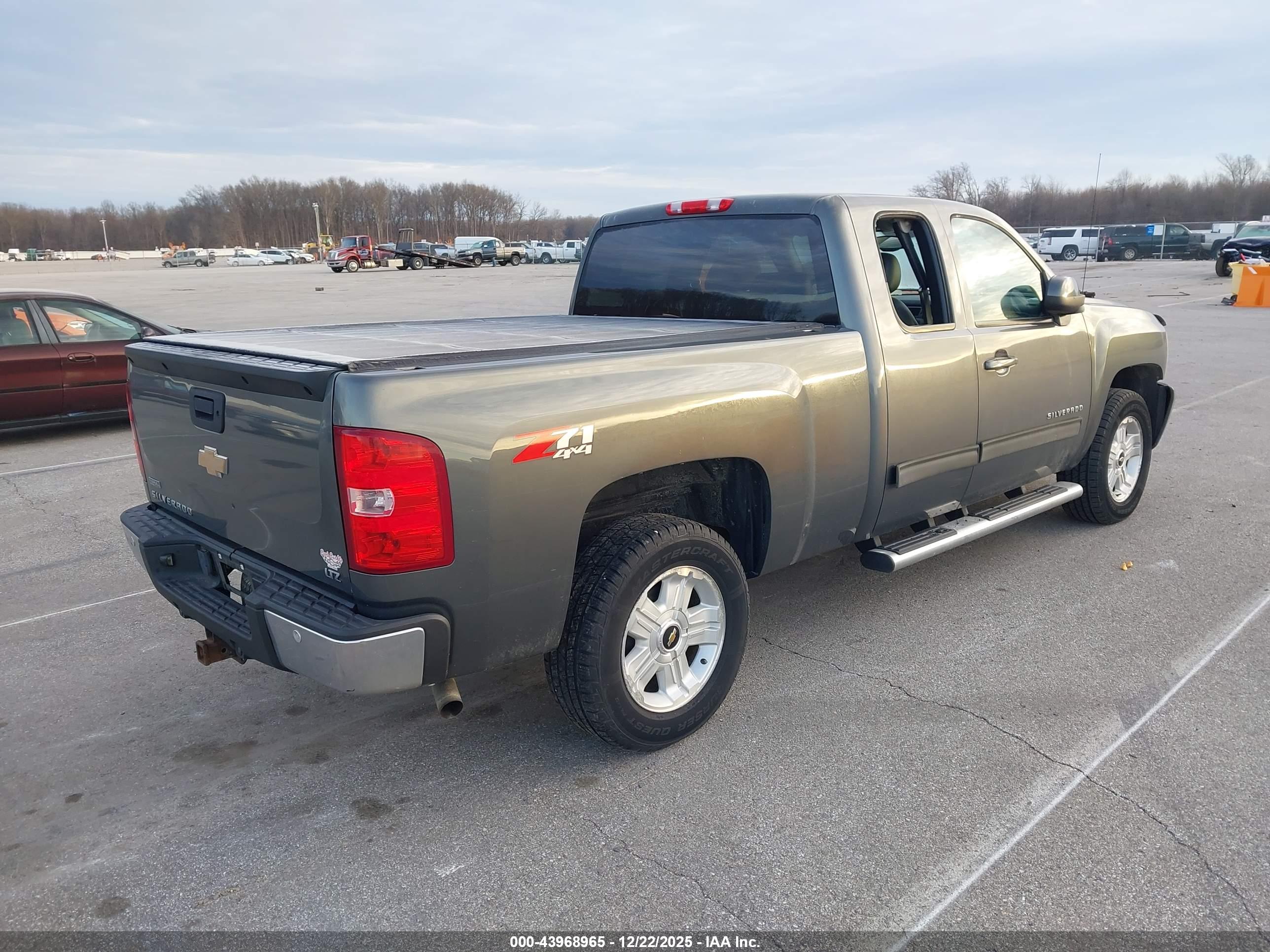 CHEVROLET SILVERADO image 4