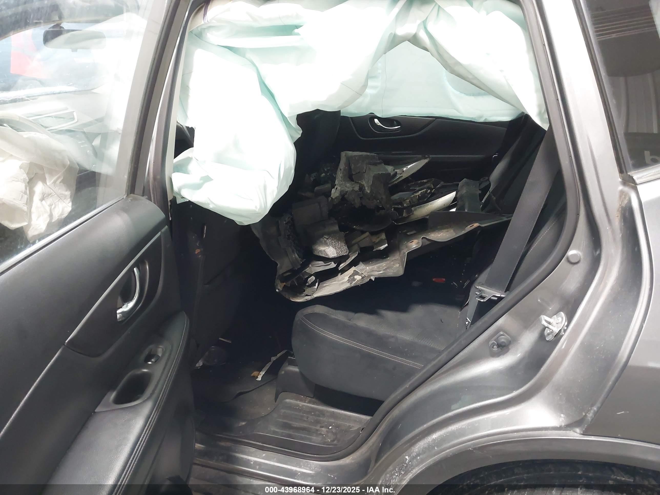 NISSAN ROGUE image 8