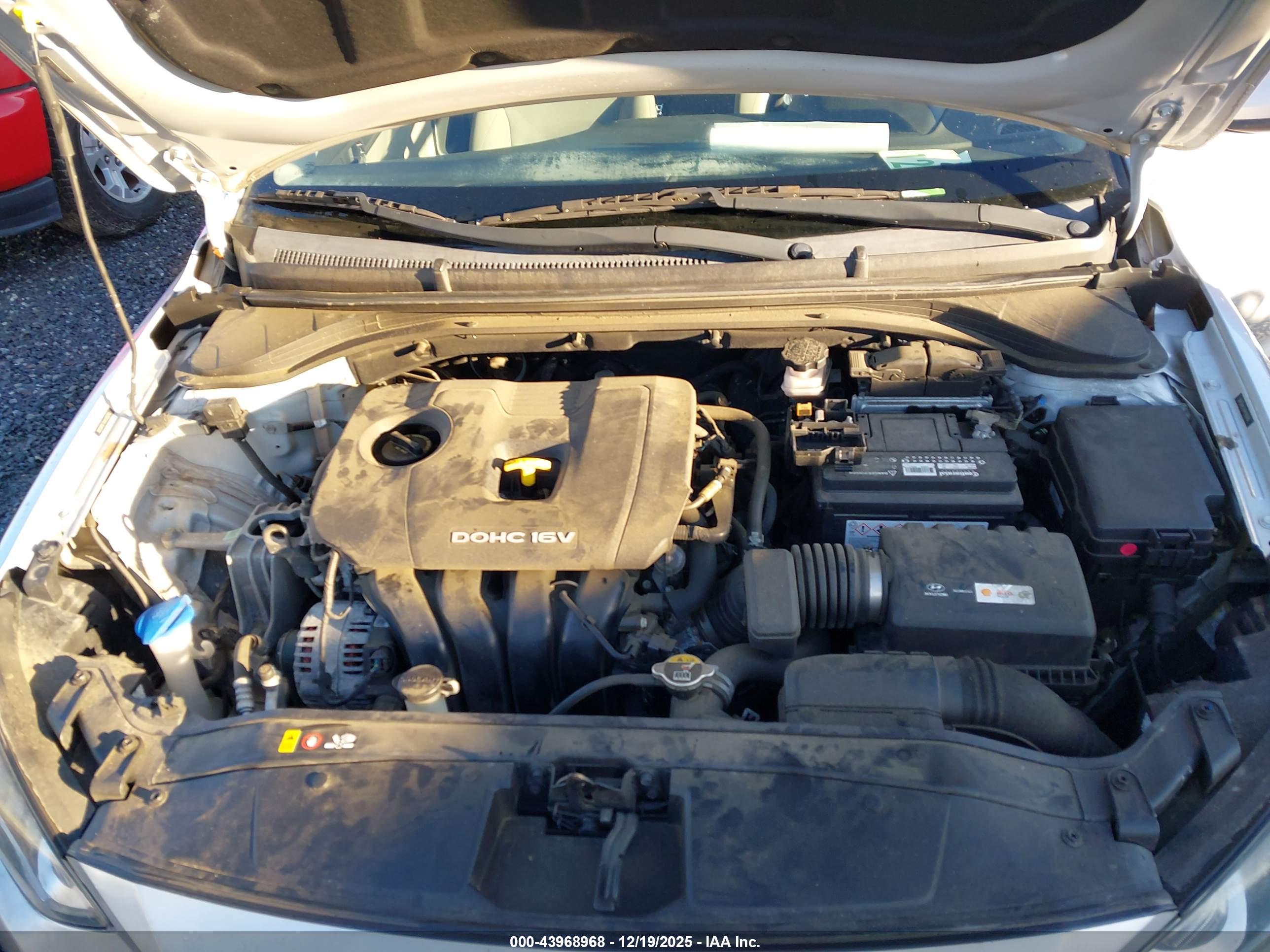 HYUNDAI ELANTRA image 10