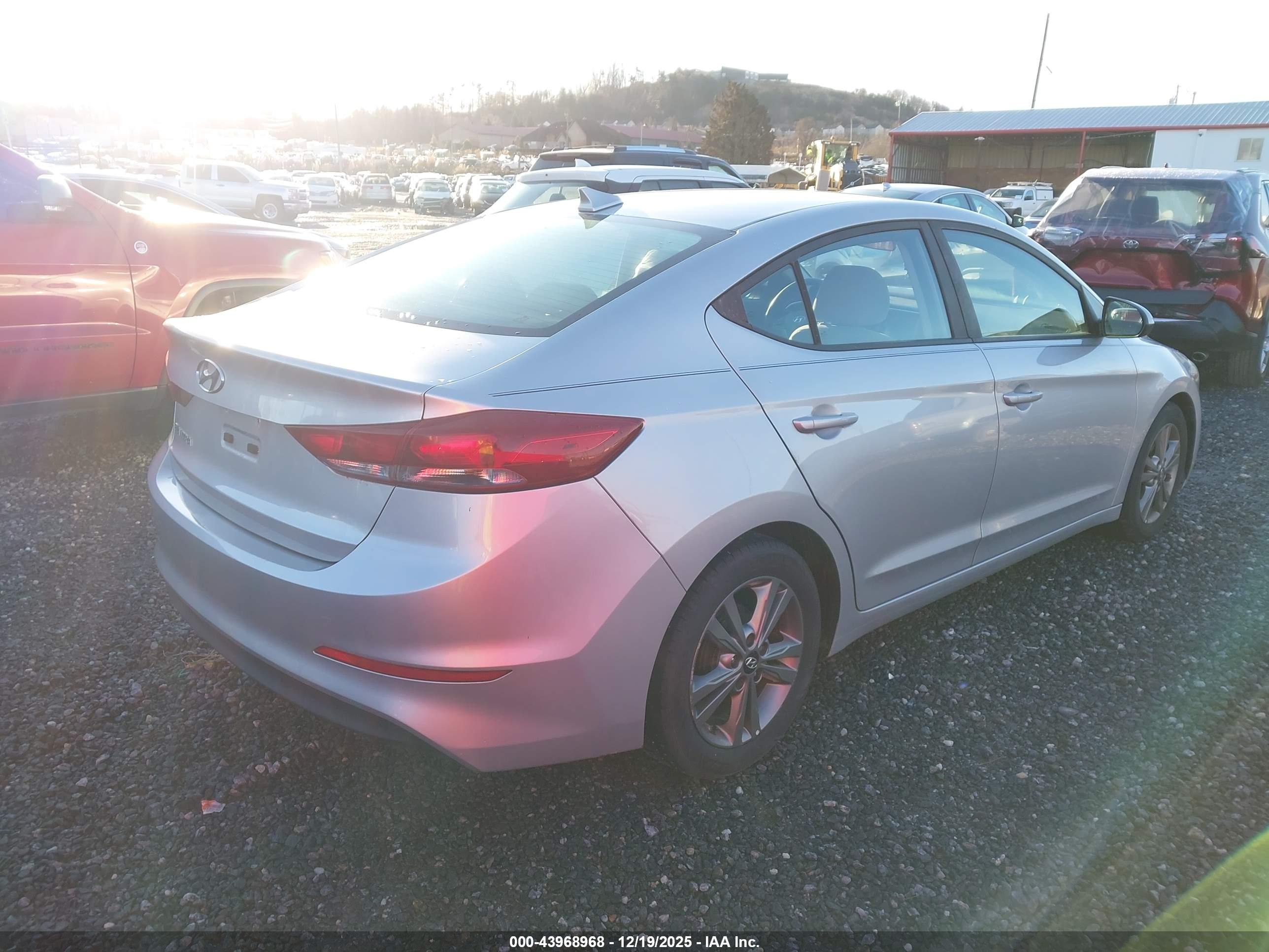HYUNDAI ELANTRA image 4