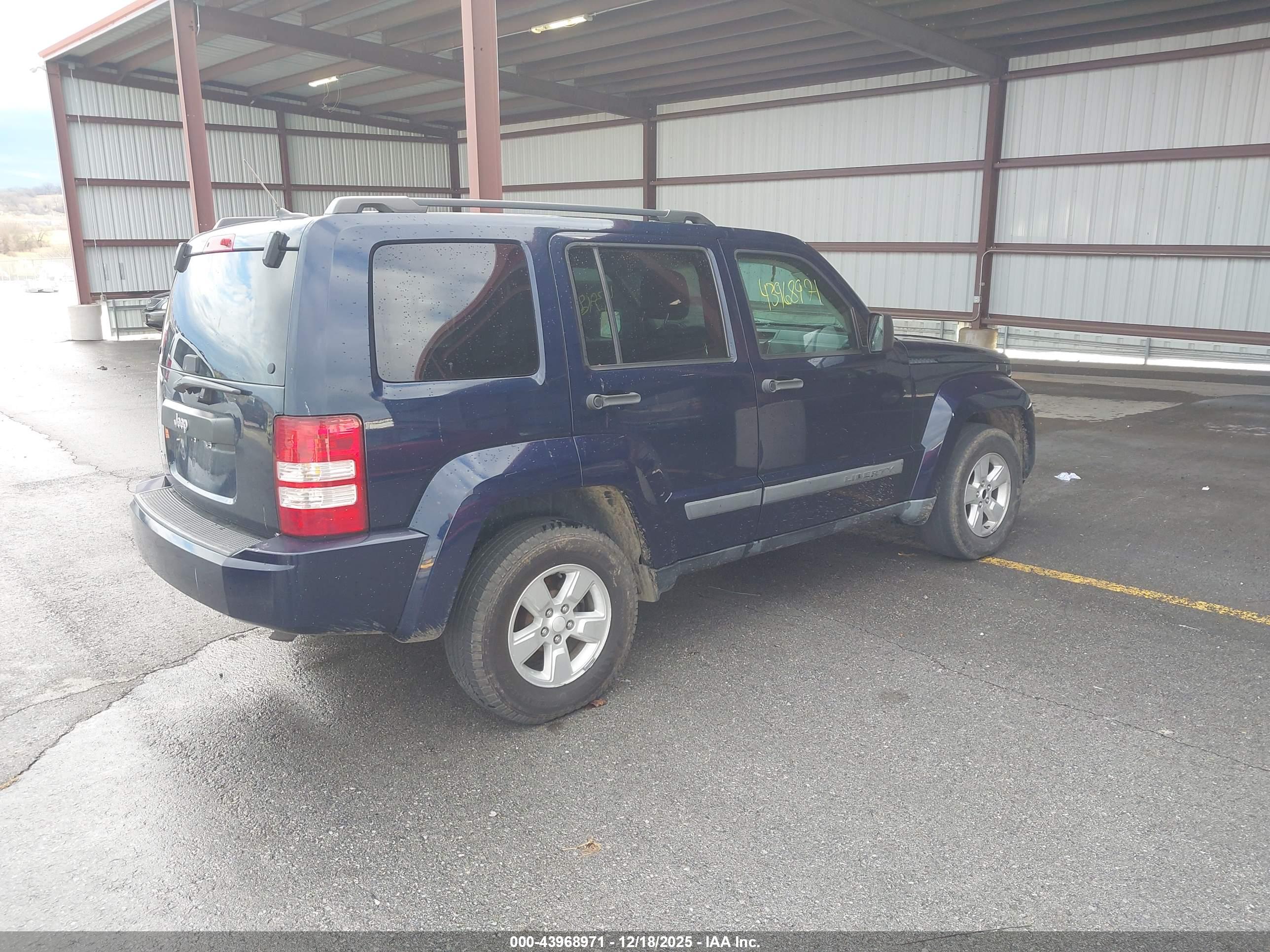 JEEP LIBERTY image 4
