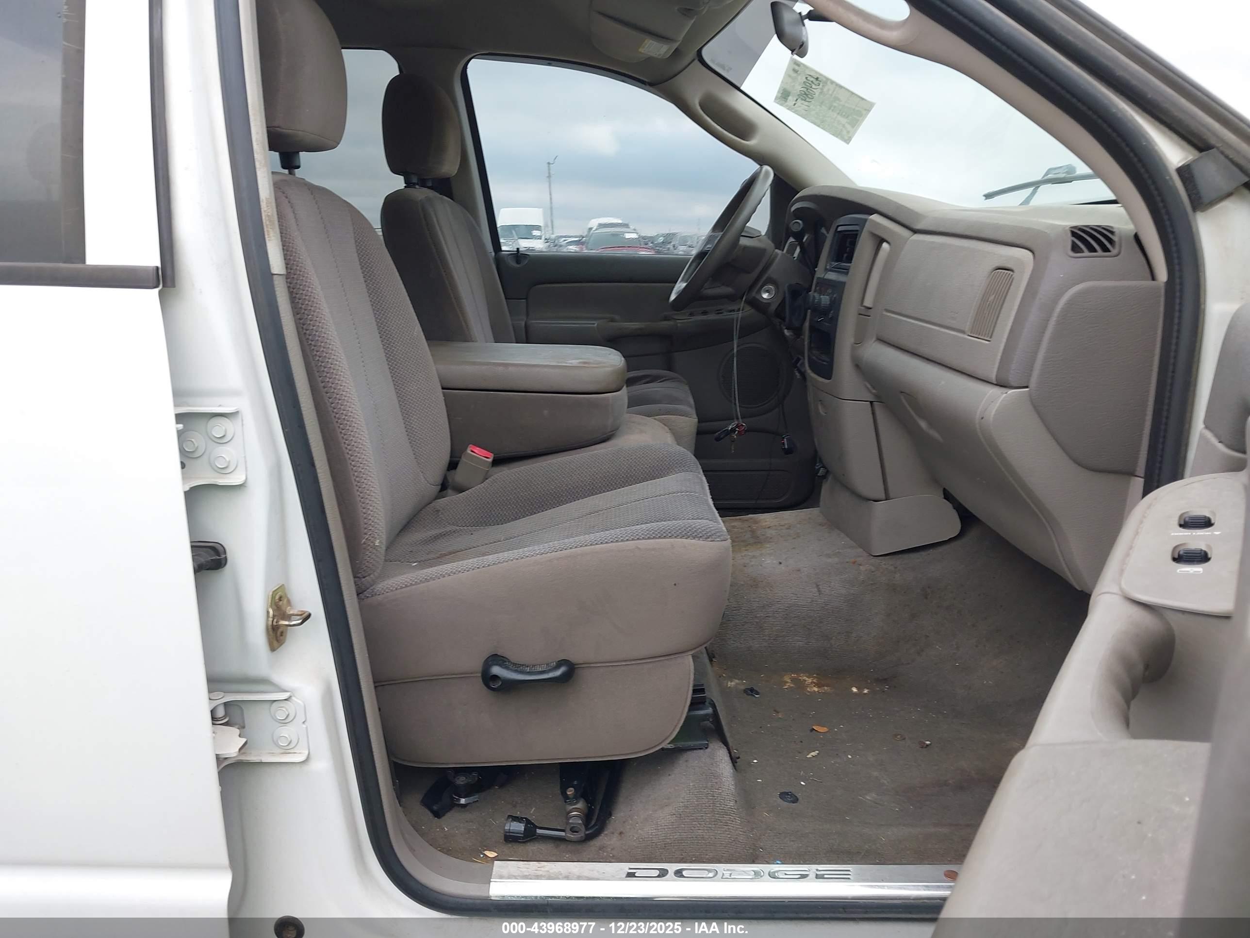 DODGE RAM image 5
