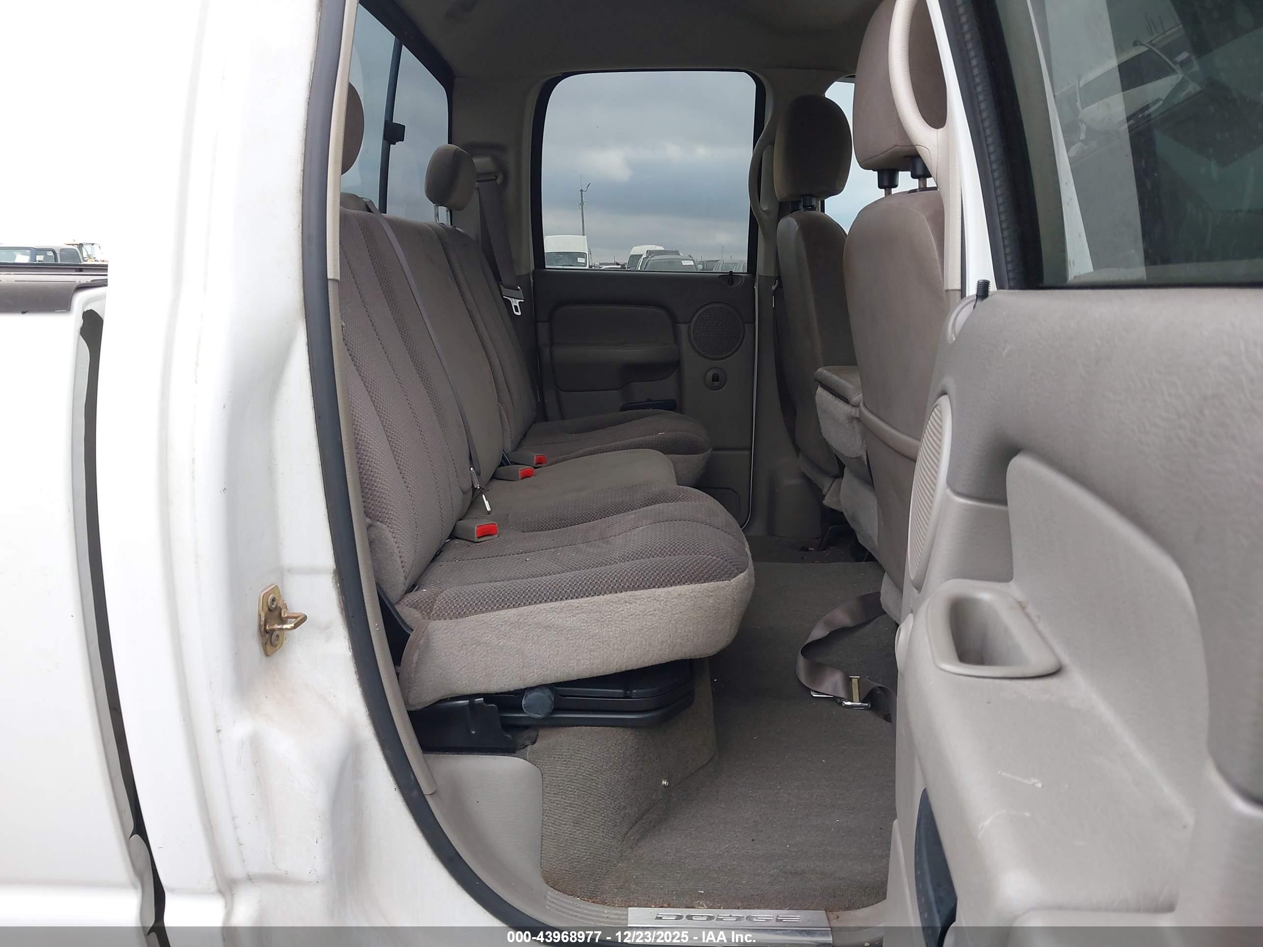 DODGE RAM image 8