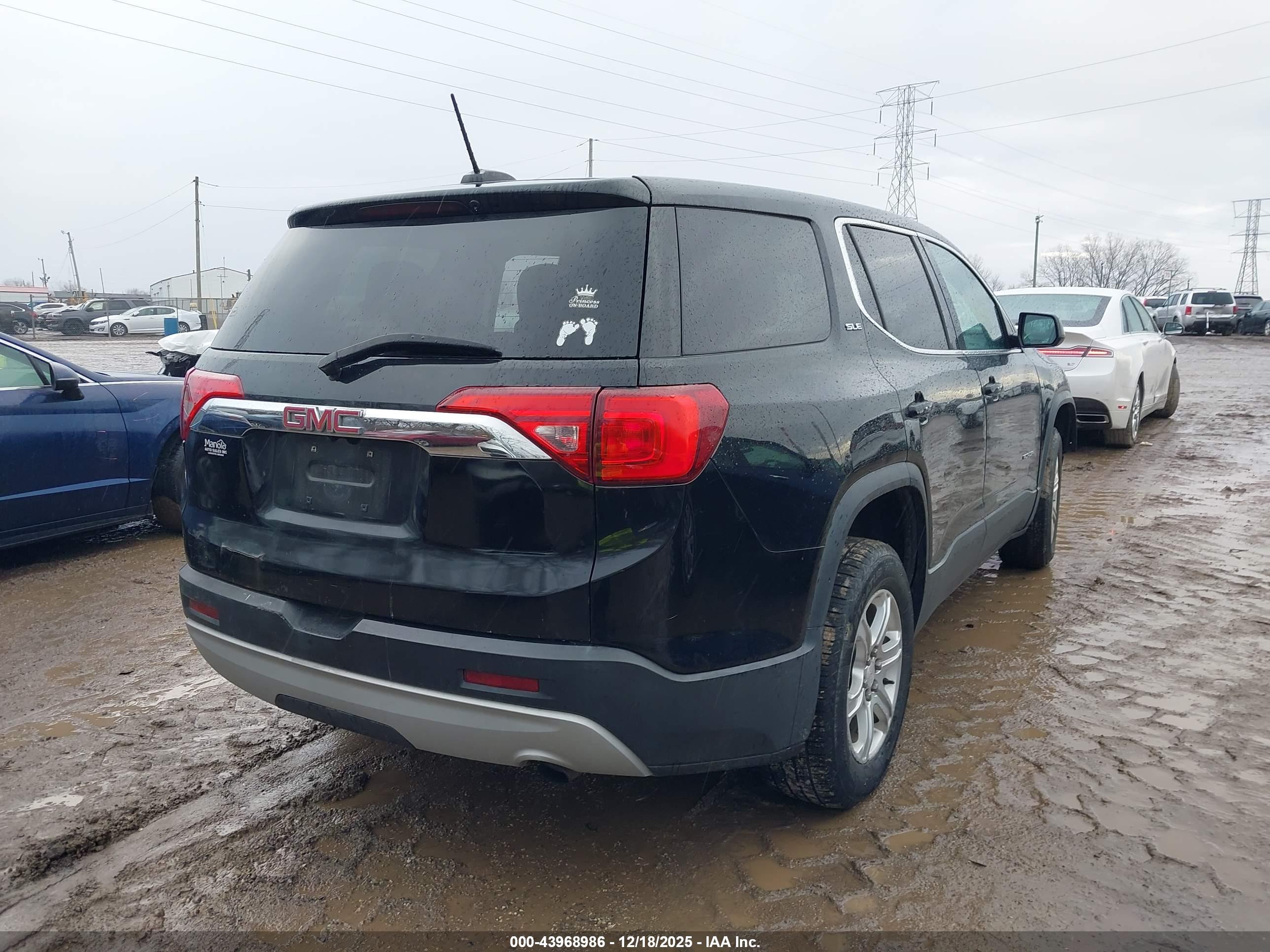 GMC ACADIA image 4