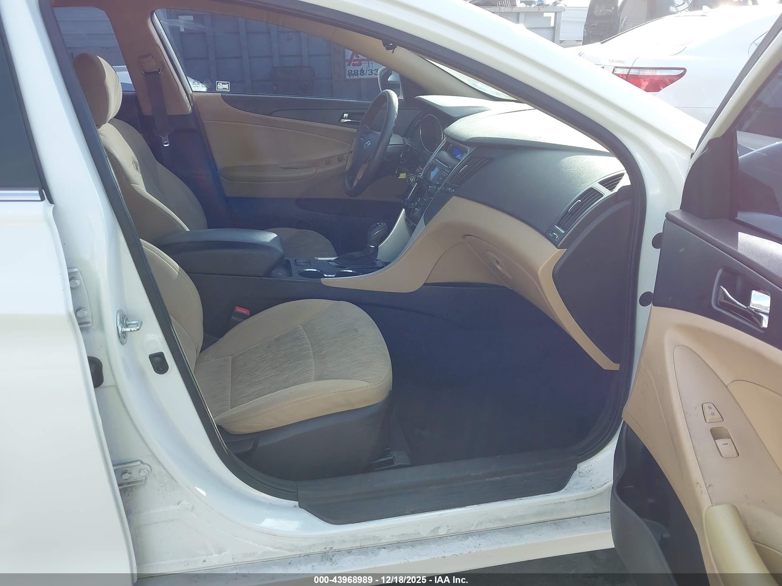 HYUNDAI SONATA image 5