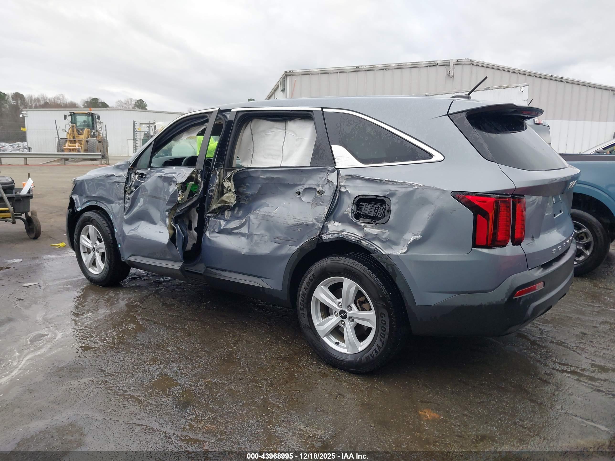 KIA SORENTO image 3