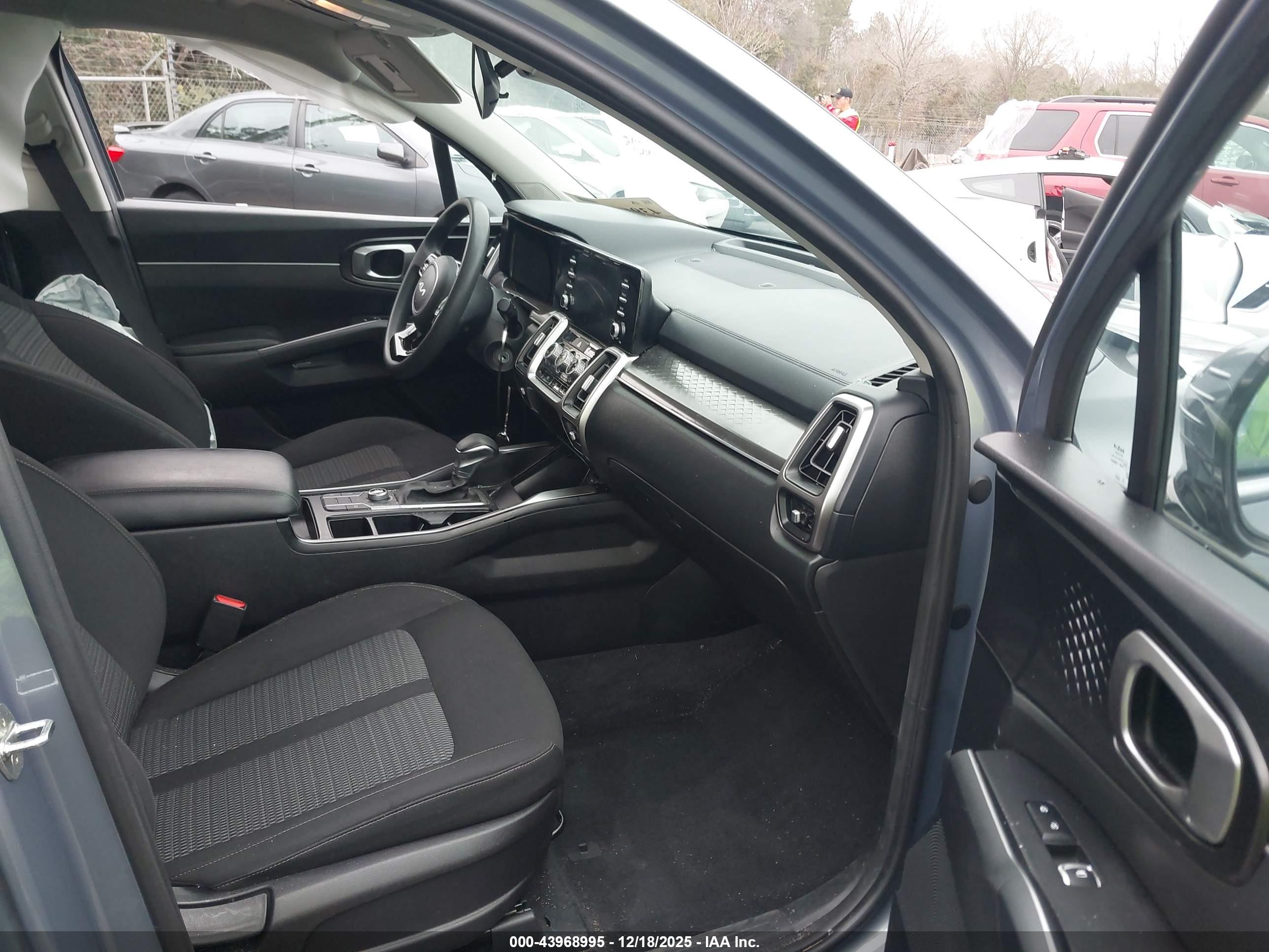 KIA SORENTO image 5