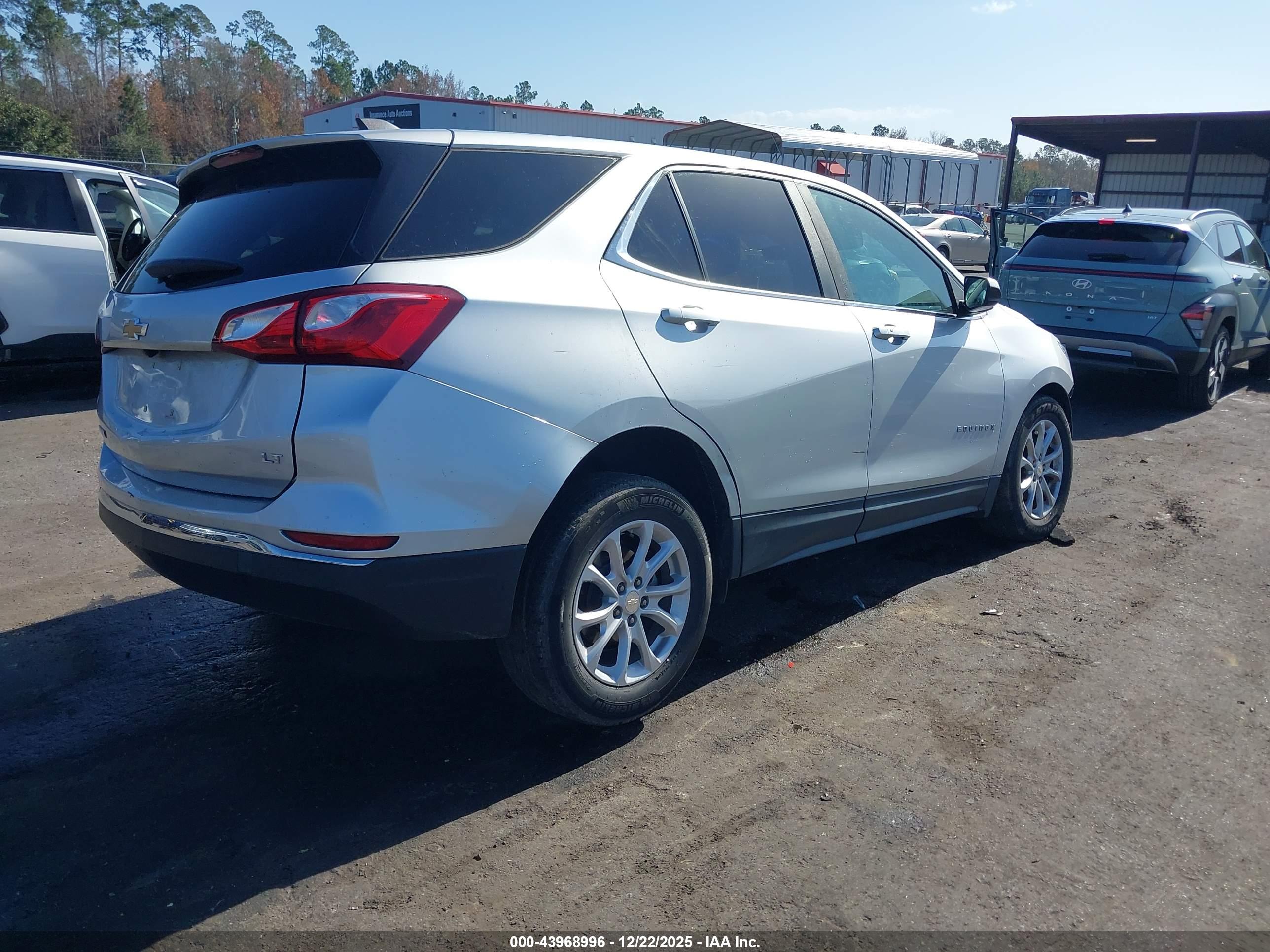 CHEVROLET EQUINOX image 4