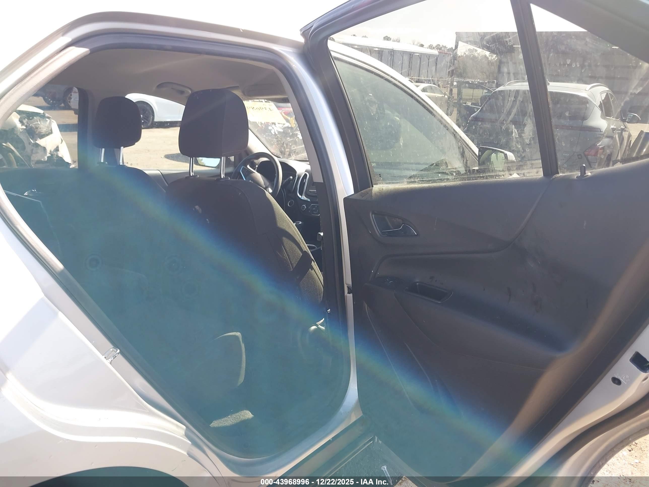 CHEVROLET EQUINOX image 8