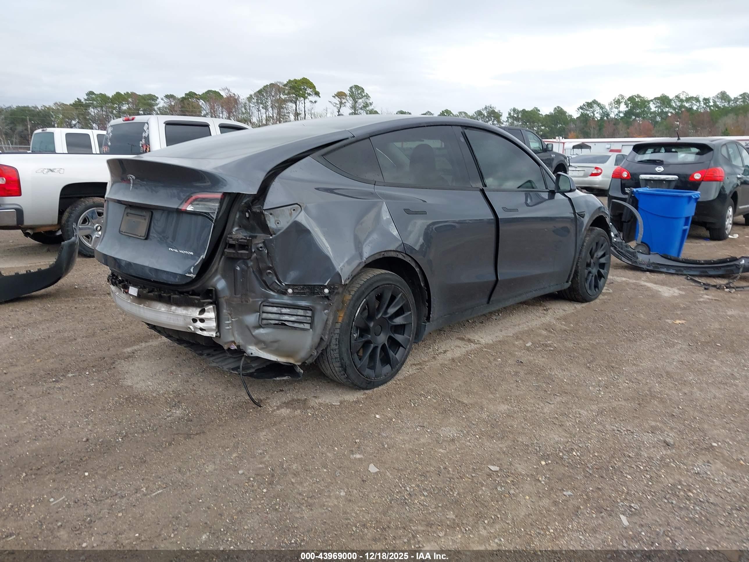TESLA MODEL image 4
