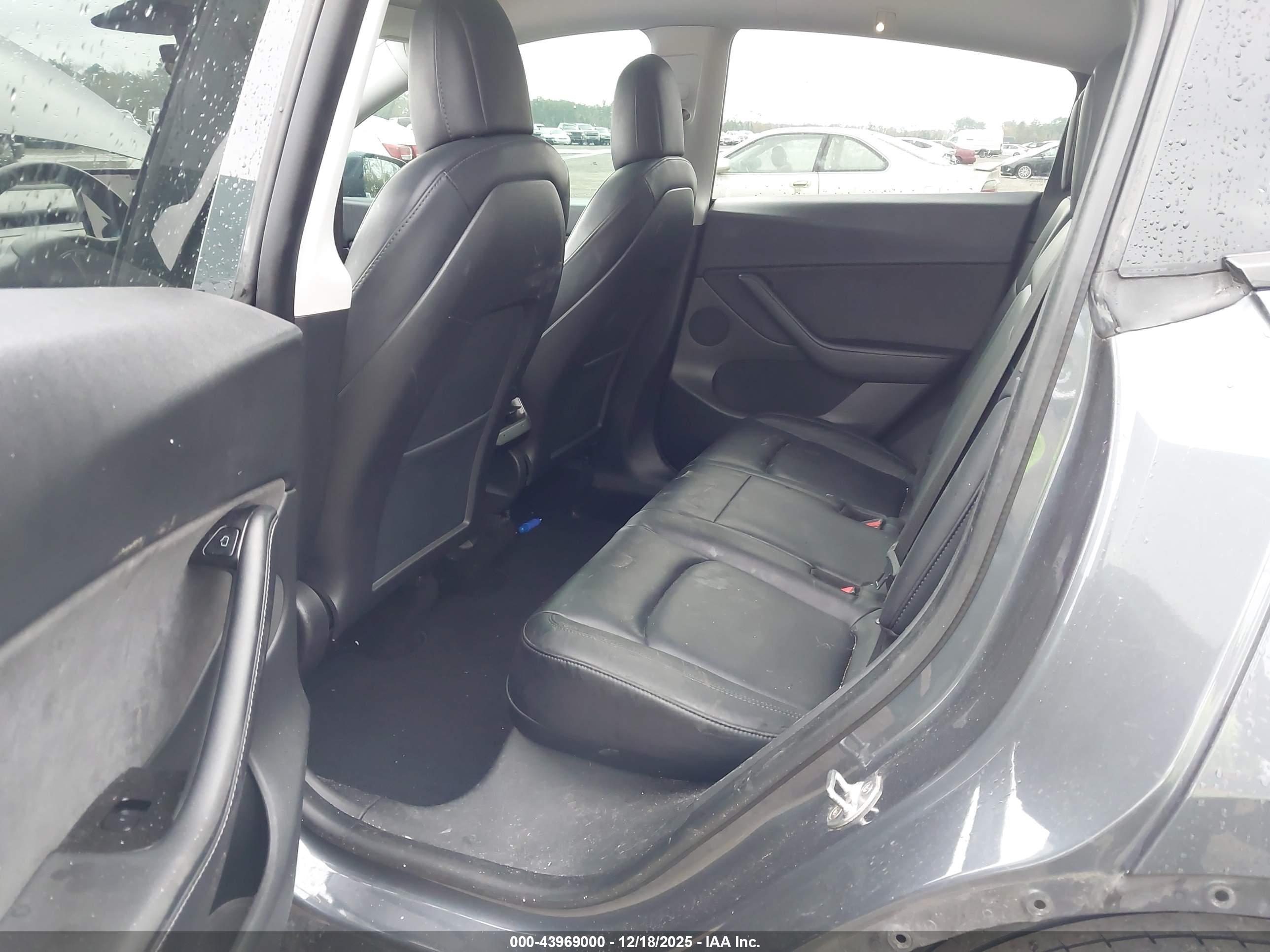 TESLA MODEL image 8