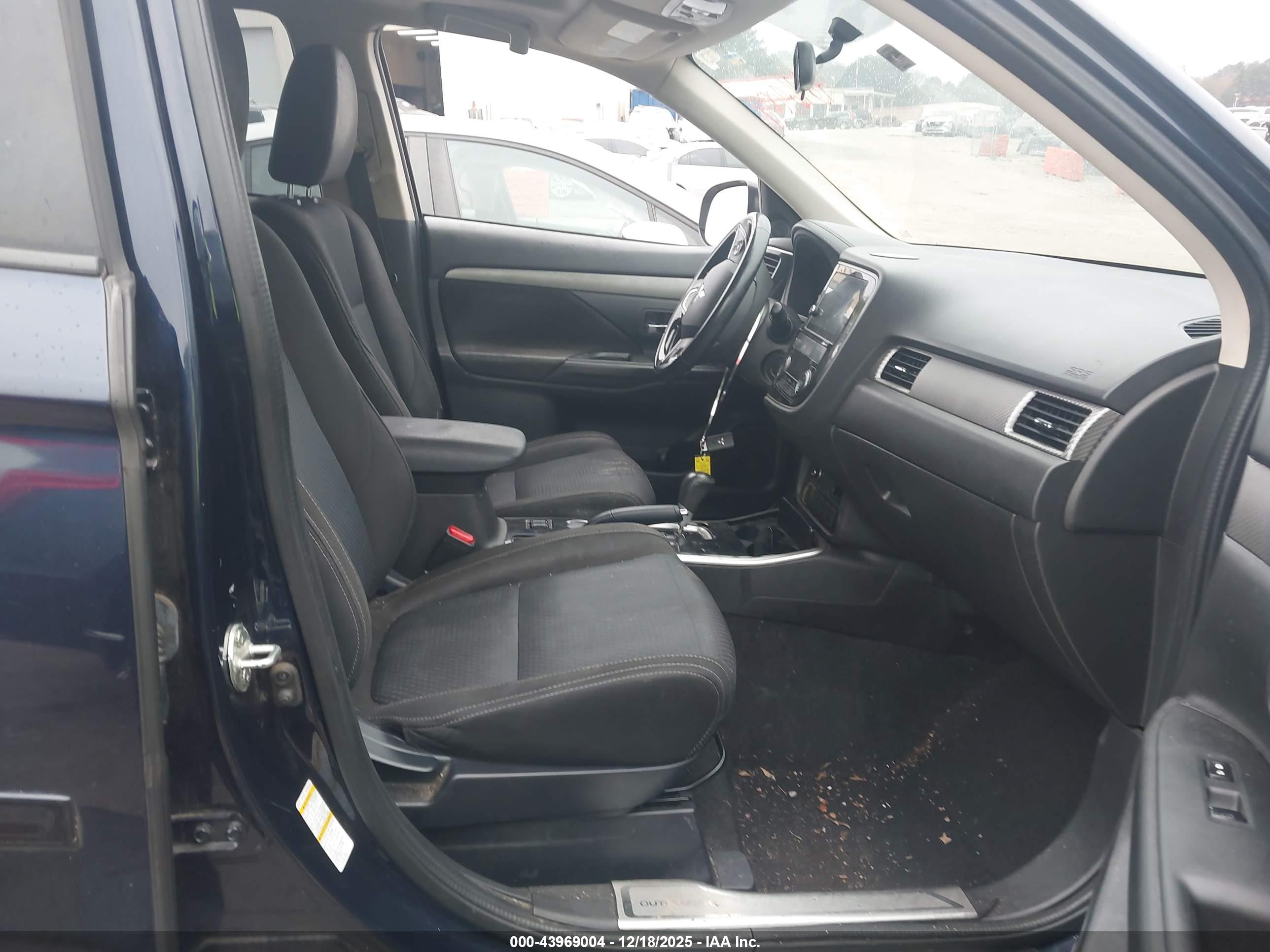 MITSUBISHI OUTLANDER image 5