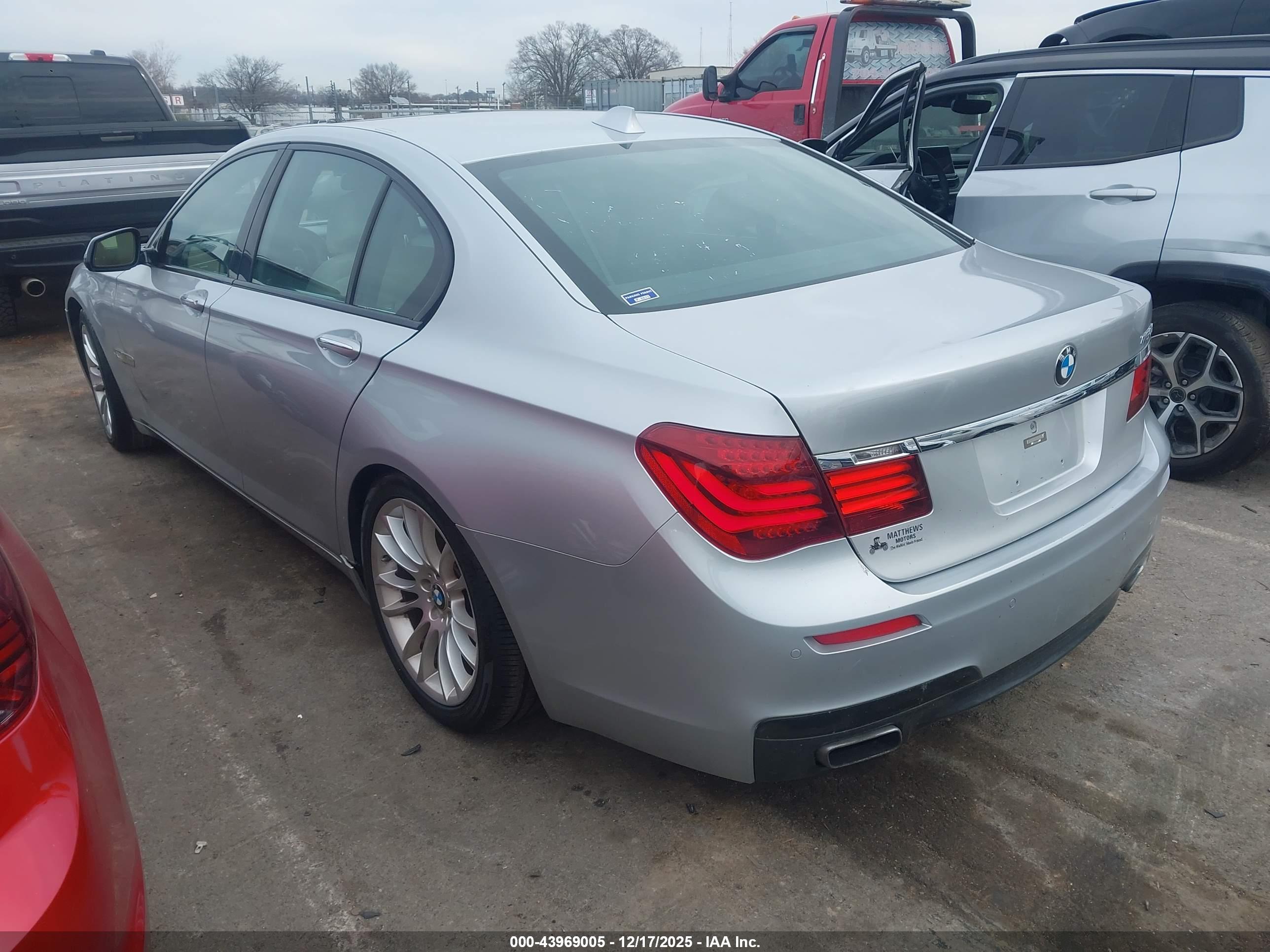 BMW 750I image 3