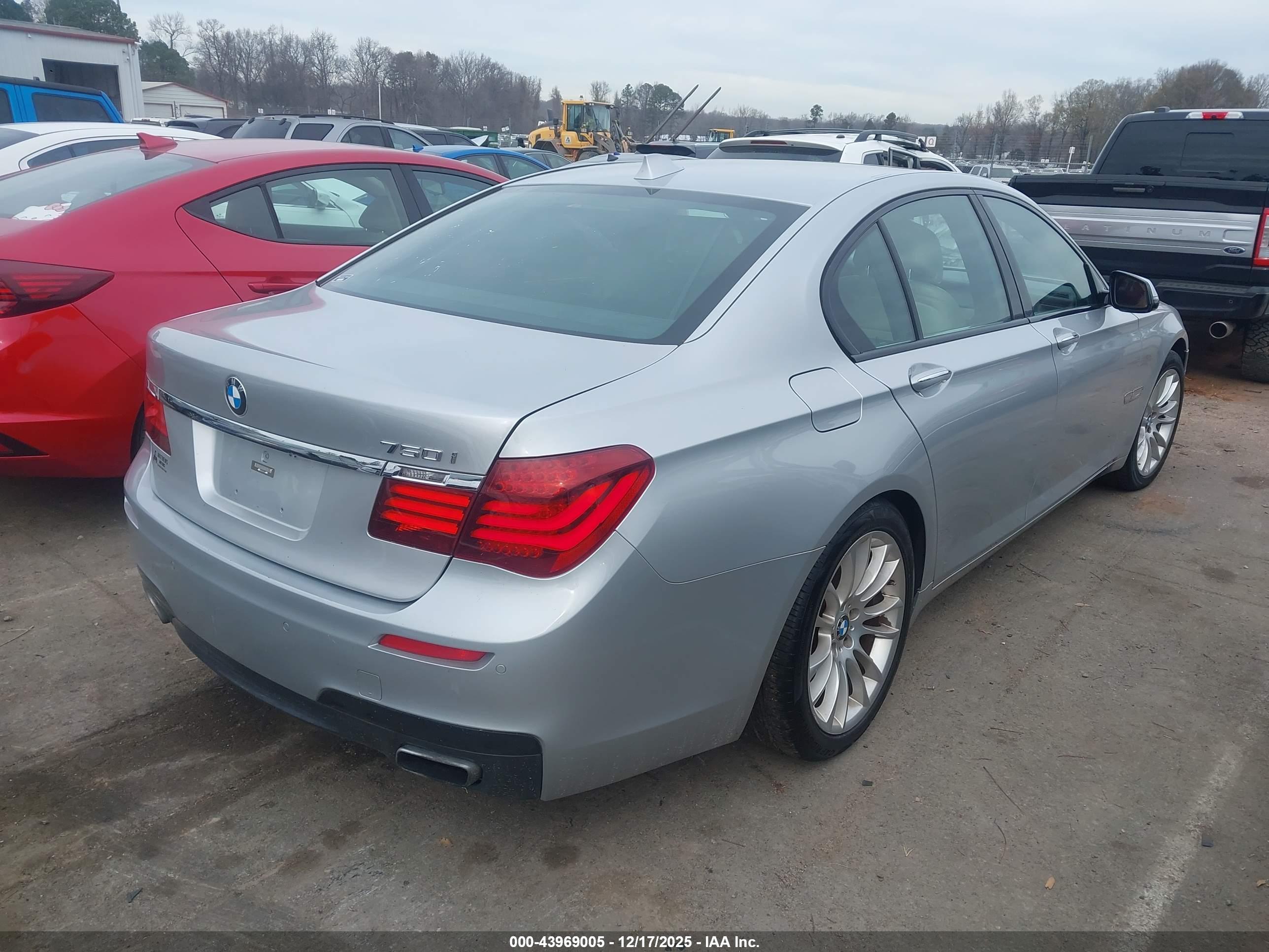 BMW 750I image 4