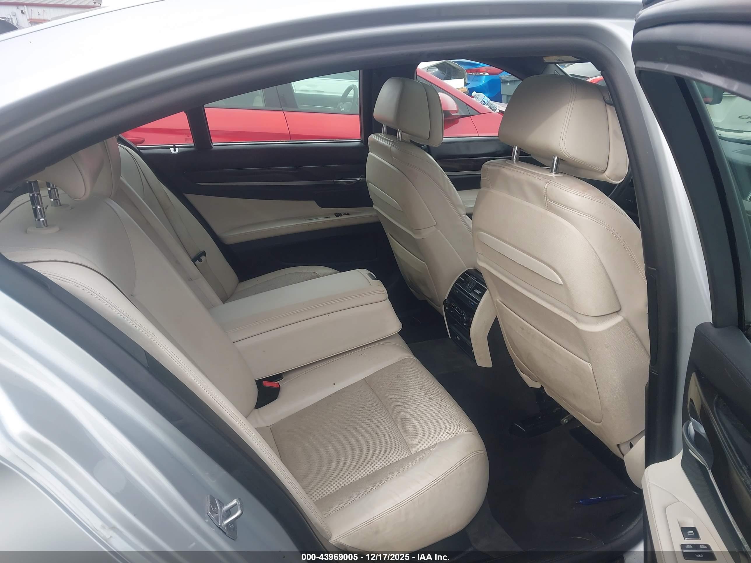BMW 750I image 8