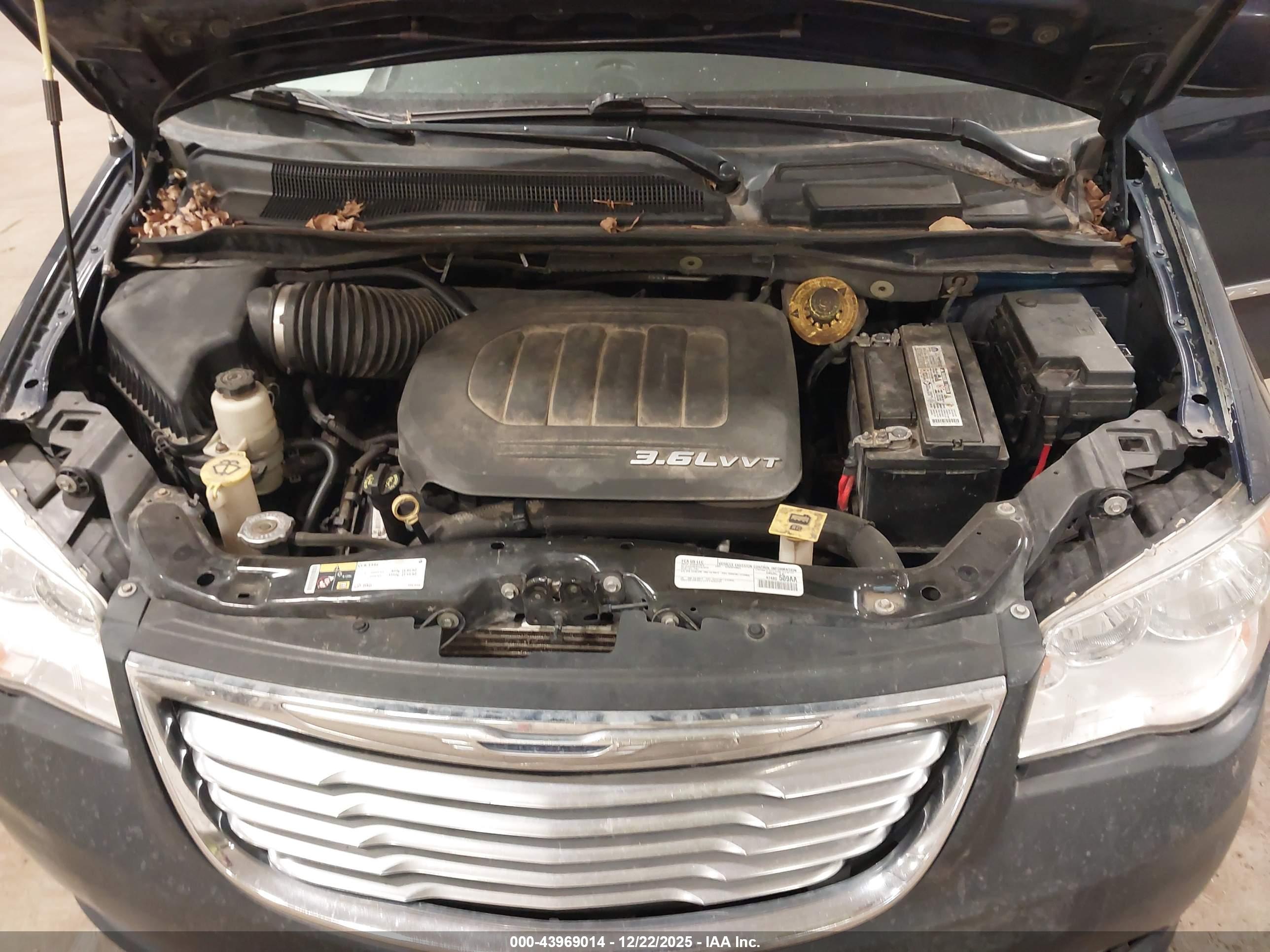 CHRYSLER TOWN image 10