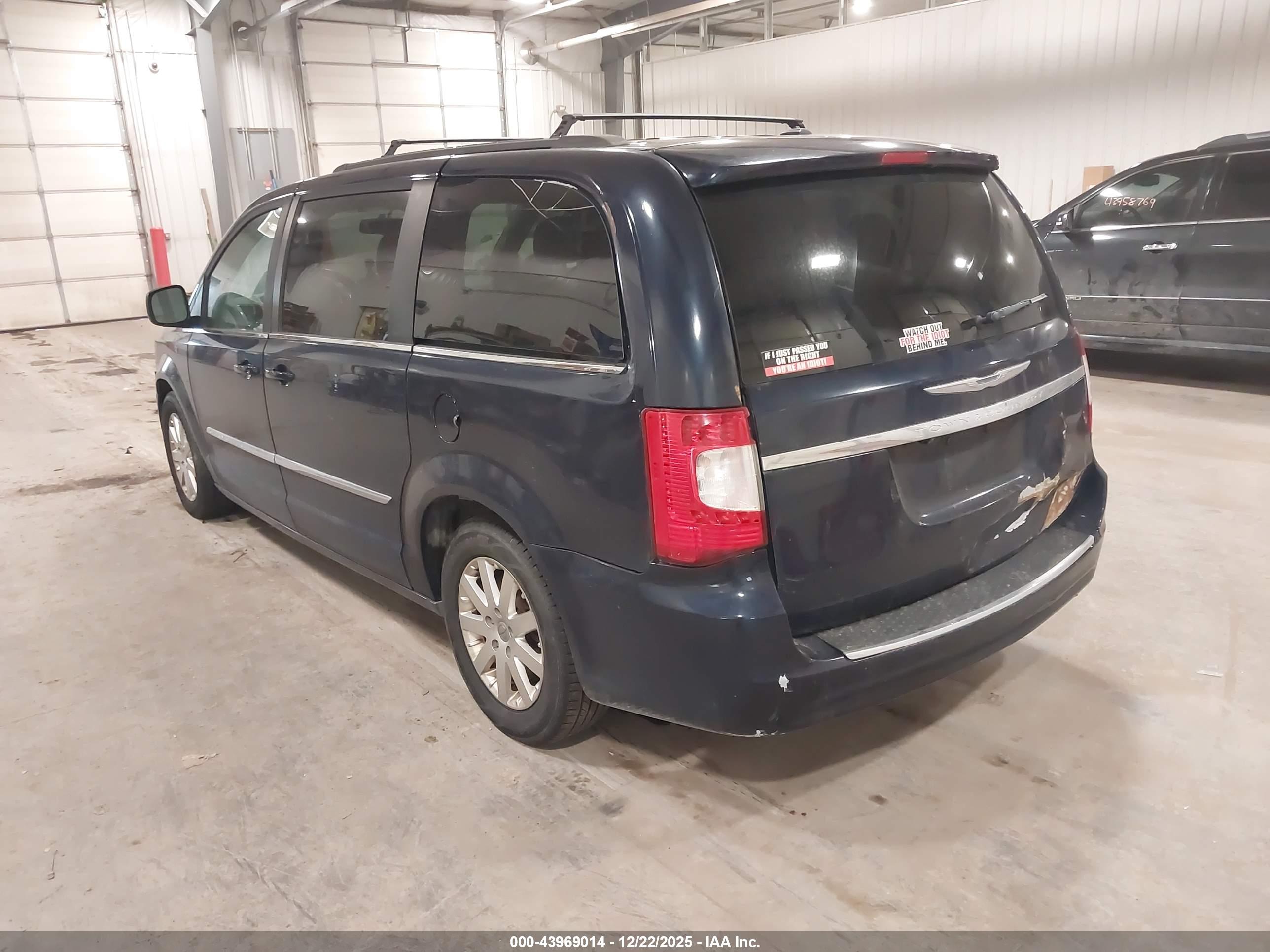 CHRYSLER TOWN image 3
