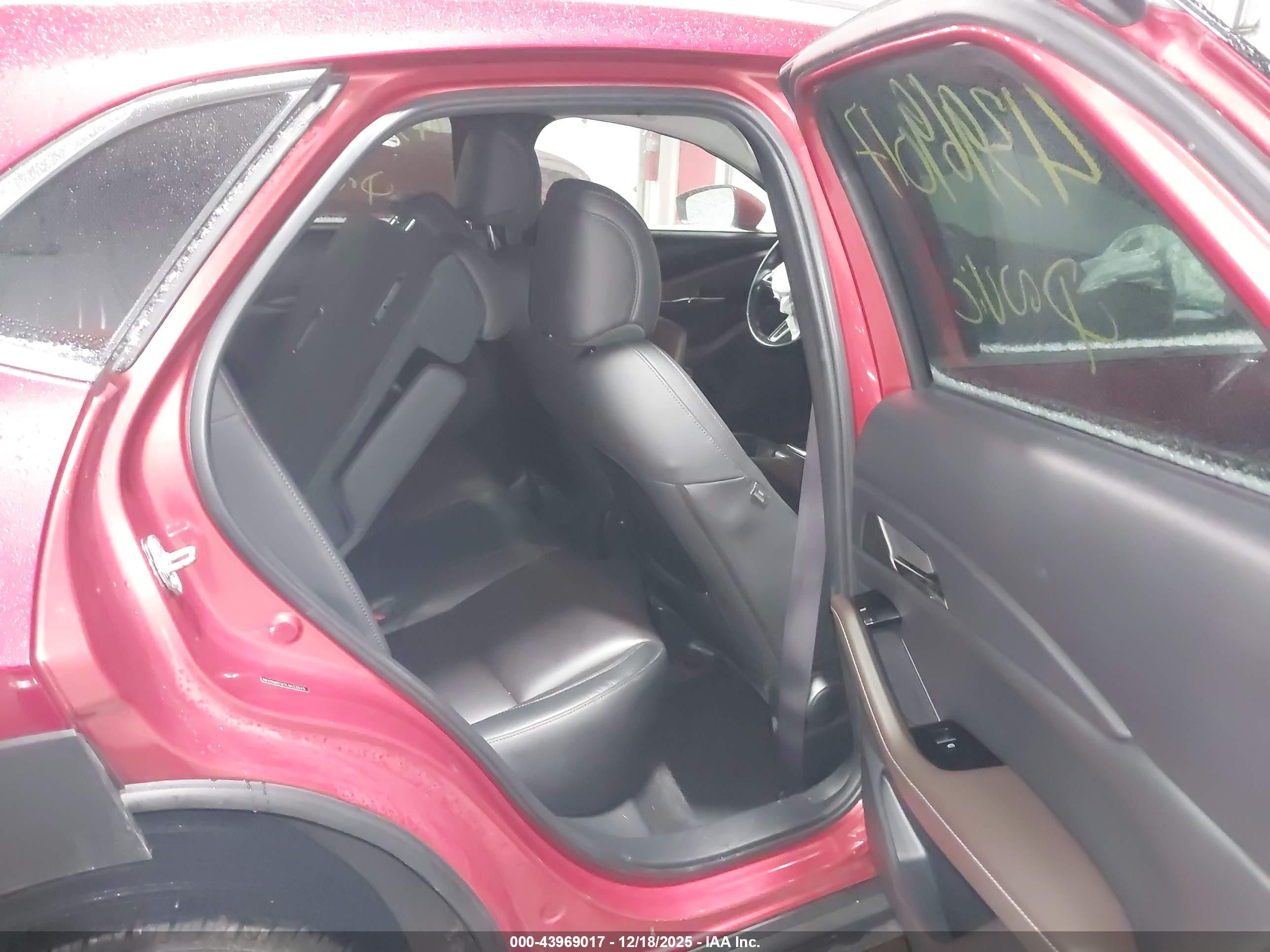 MAZDA CX-30 image 8