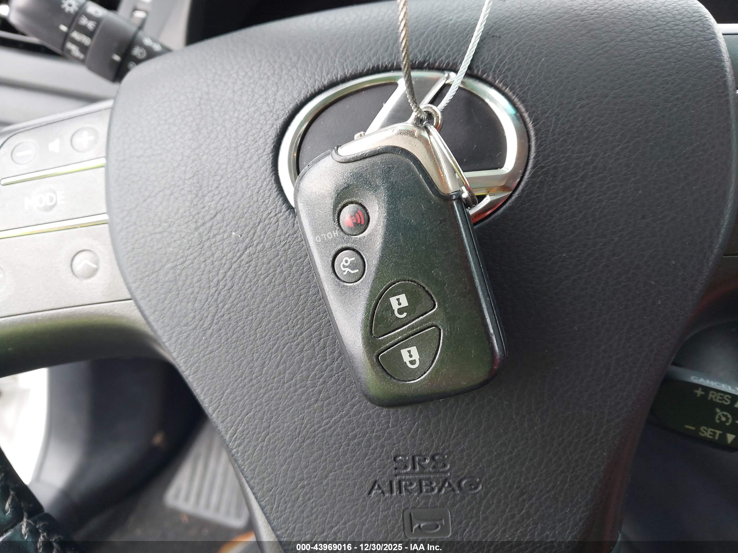 LEXUS HS image 11