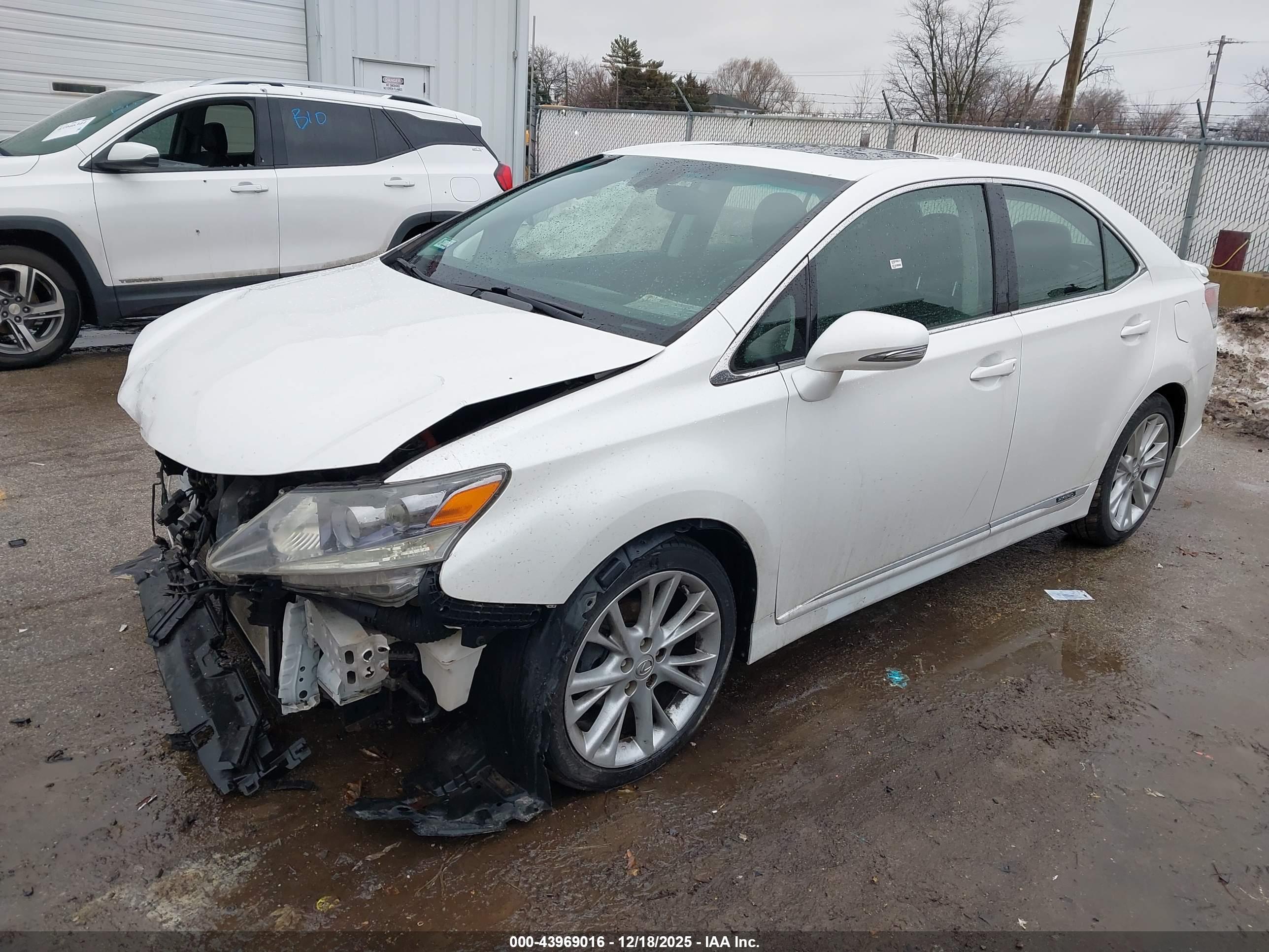 LEXUS HS image 2