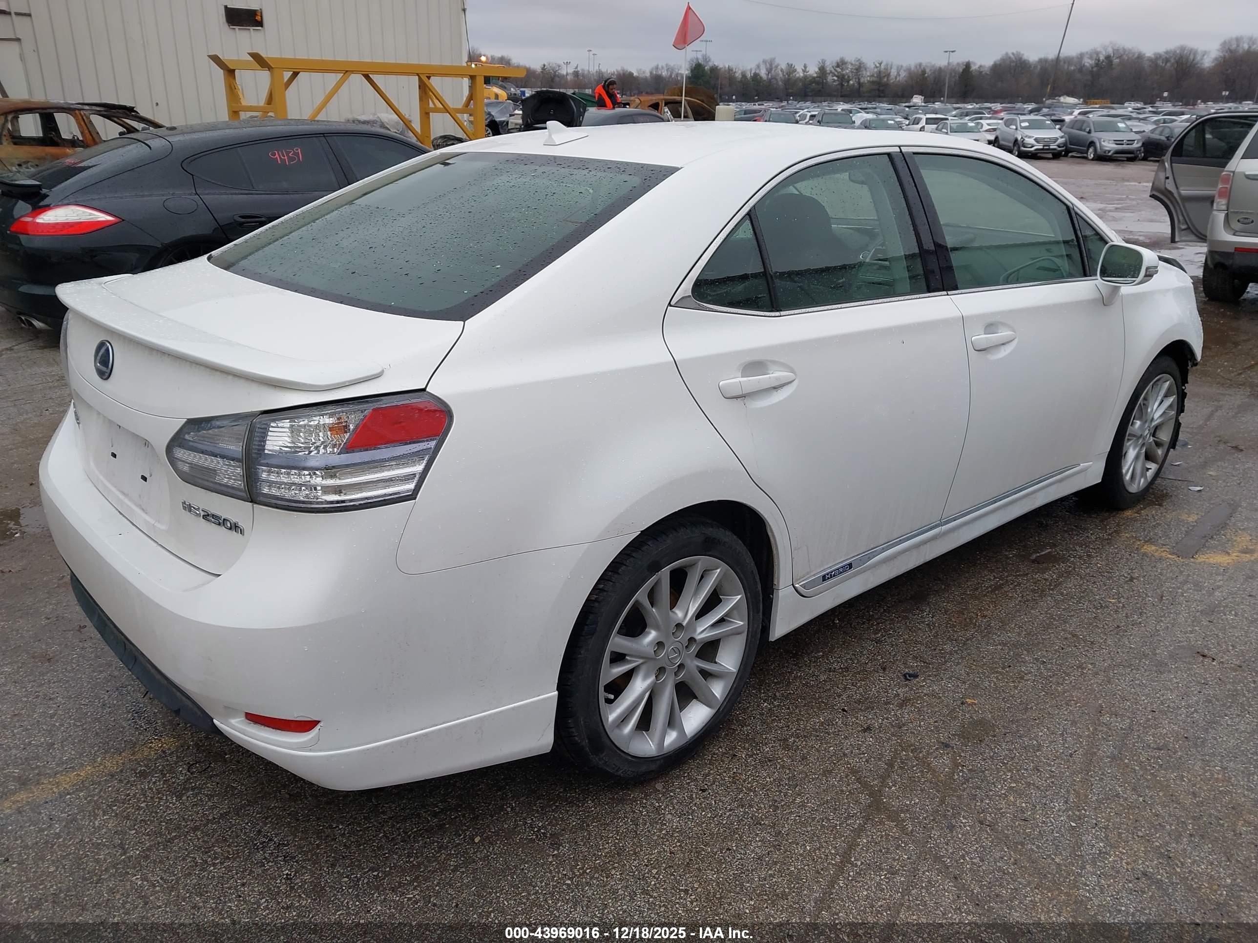 LEXUS HS image 4