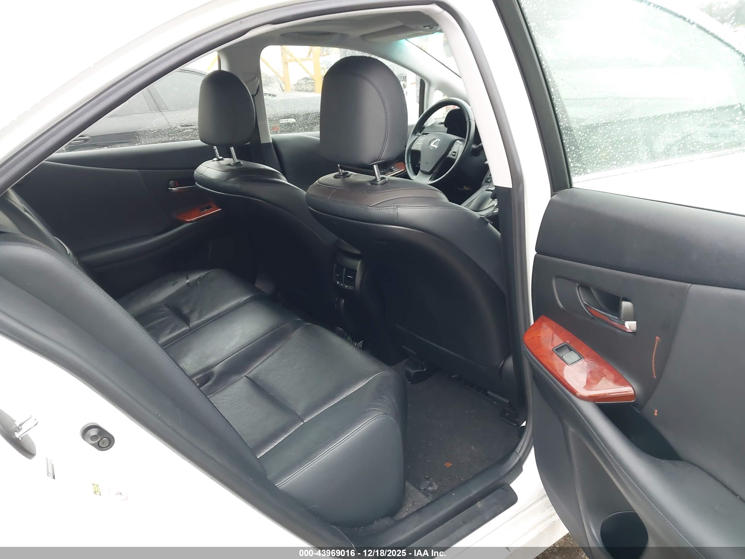 LEXUS HS image 8