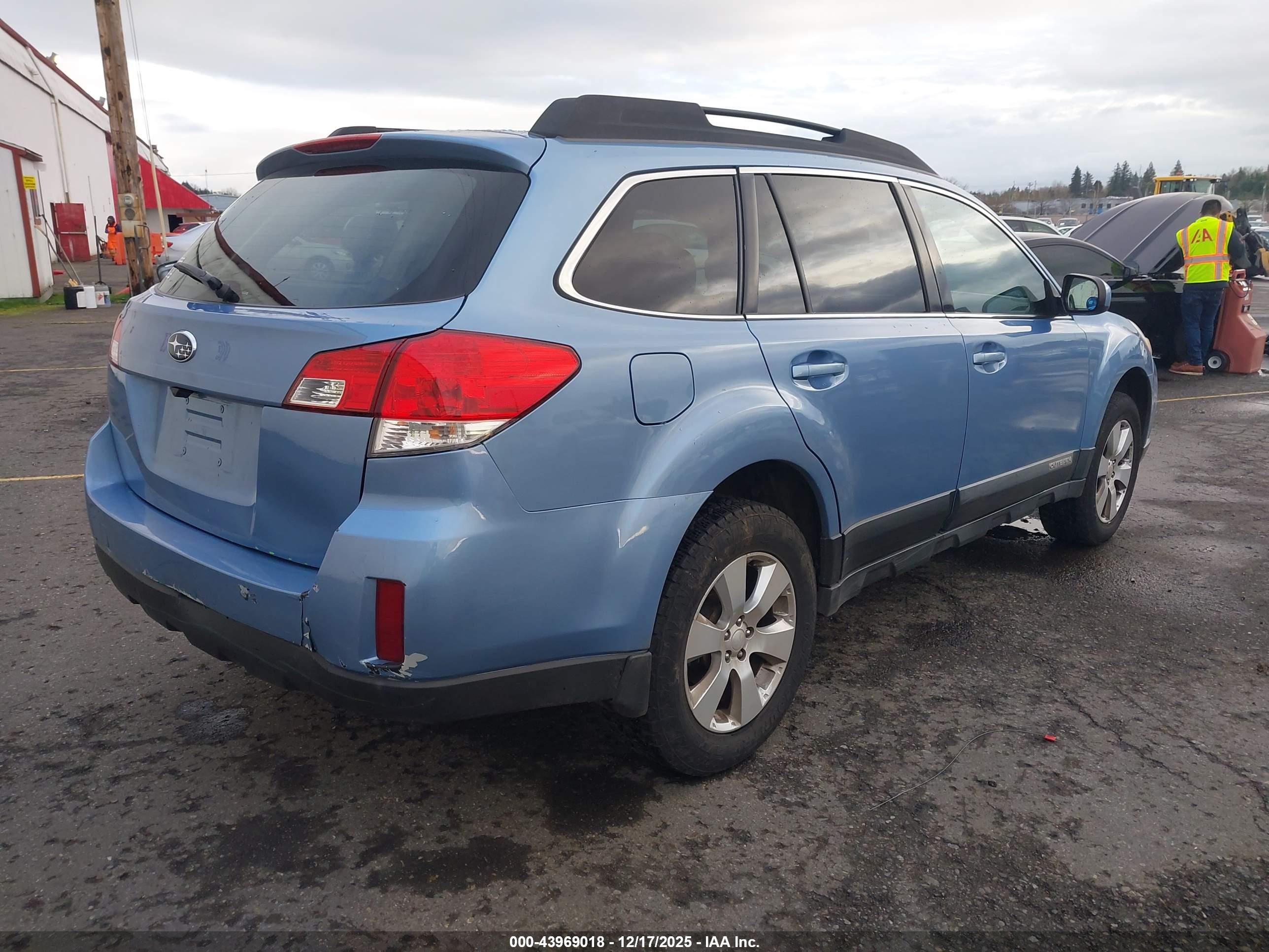 SUBARU OUTBACK image 4