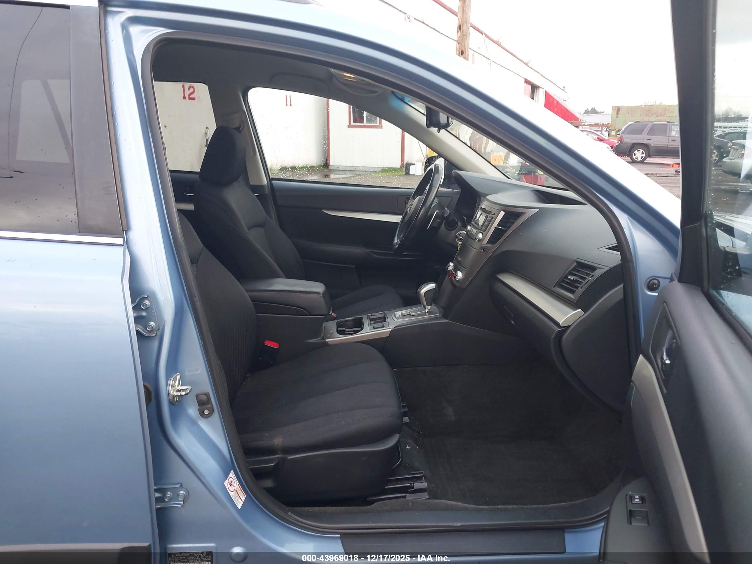 SUBARU OUTBACK image 5