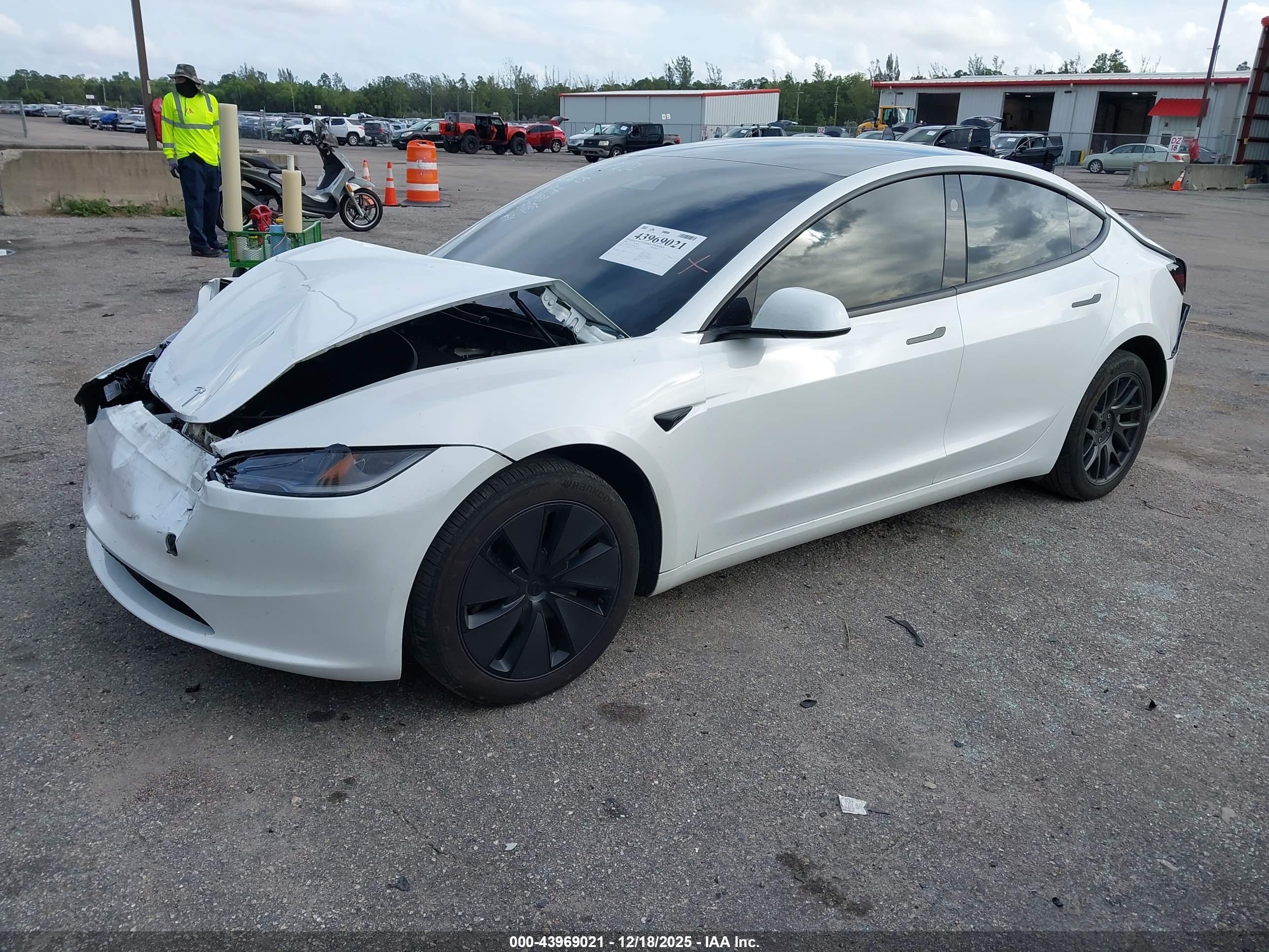 TESLA MODEL image 2