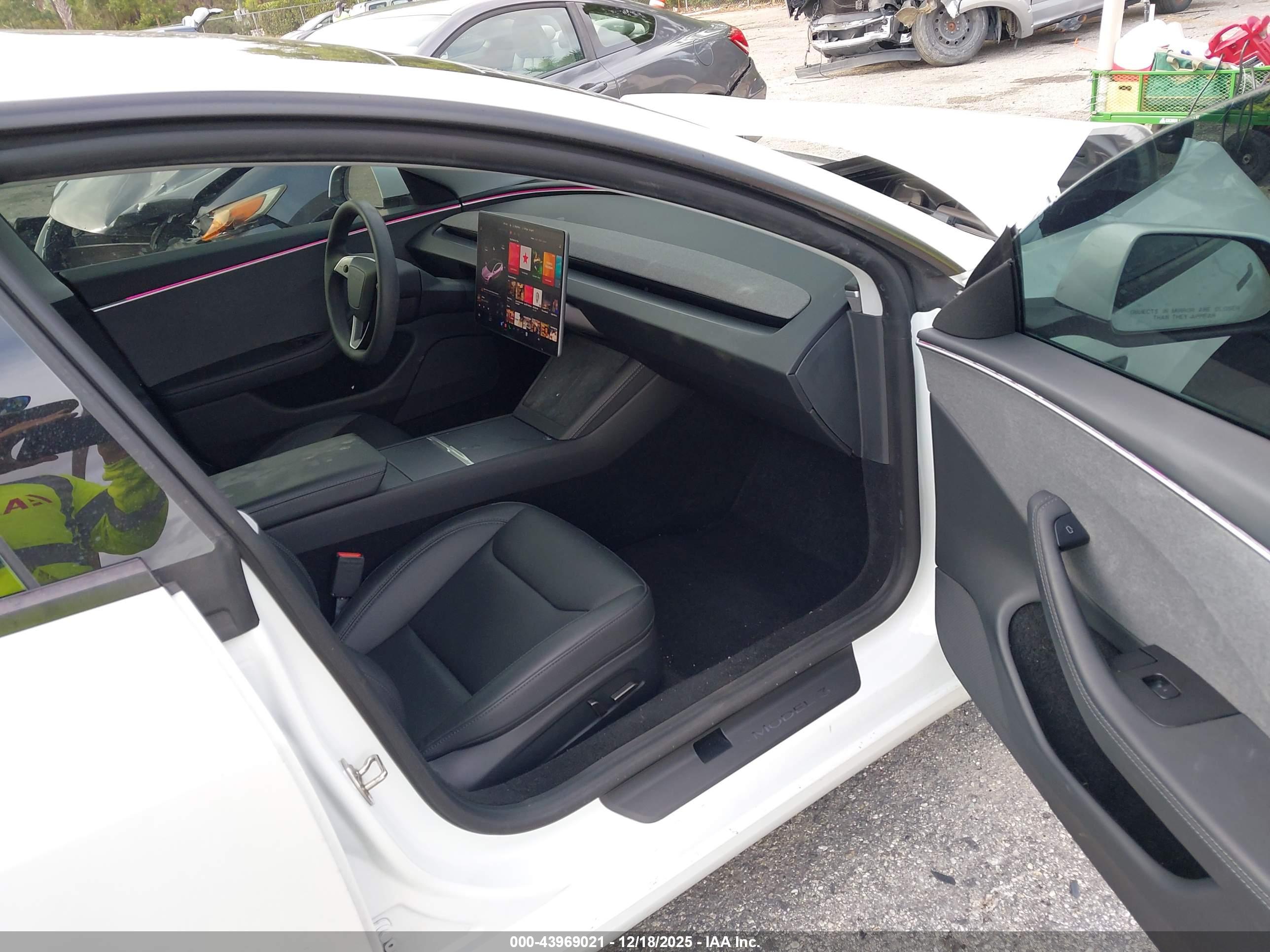 TESLA MODEL image 5
