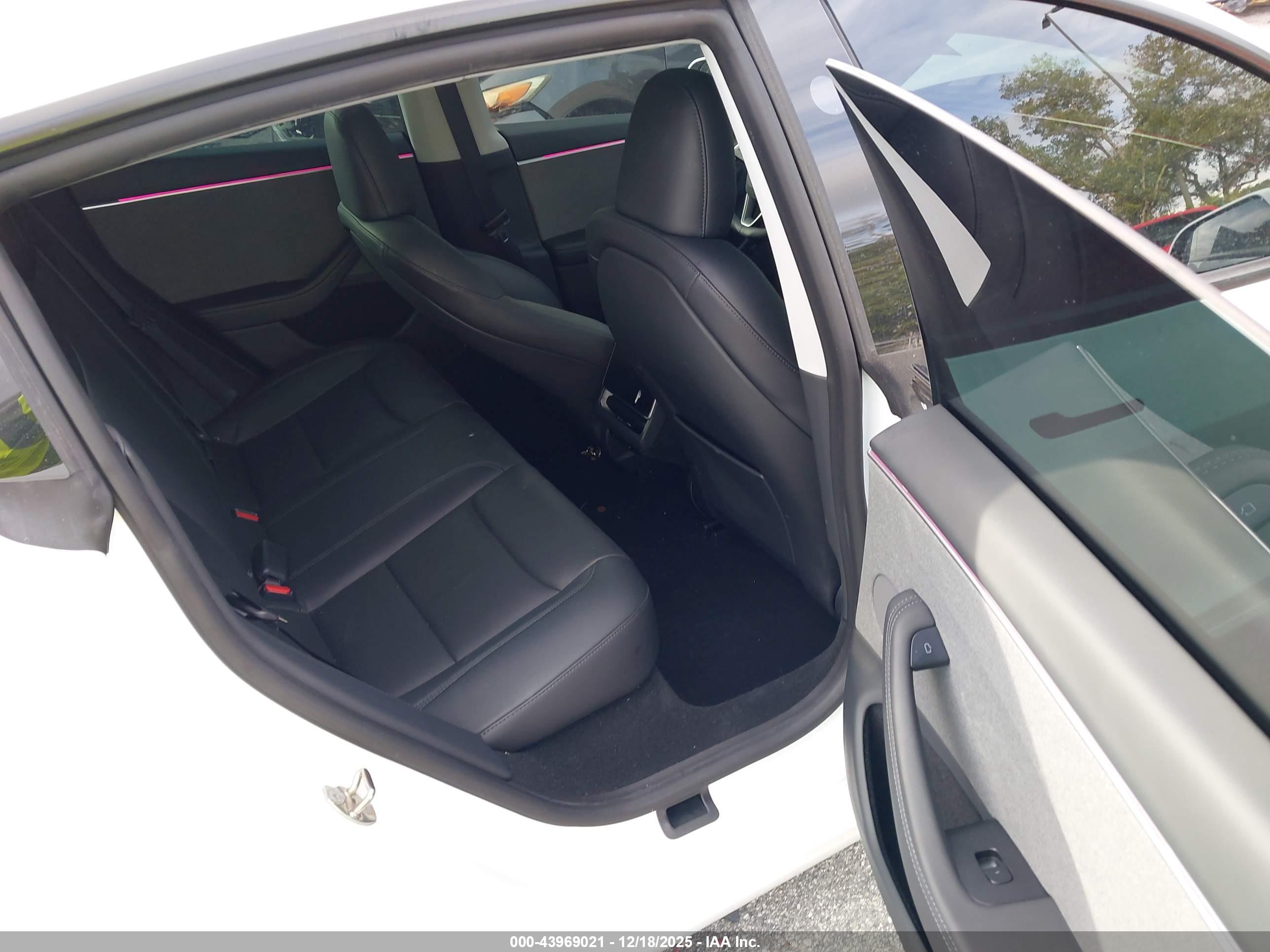 TESLA MODEL image 8