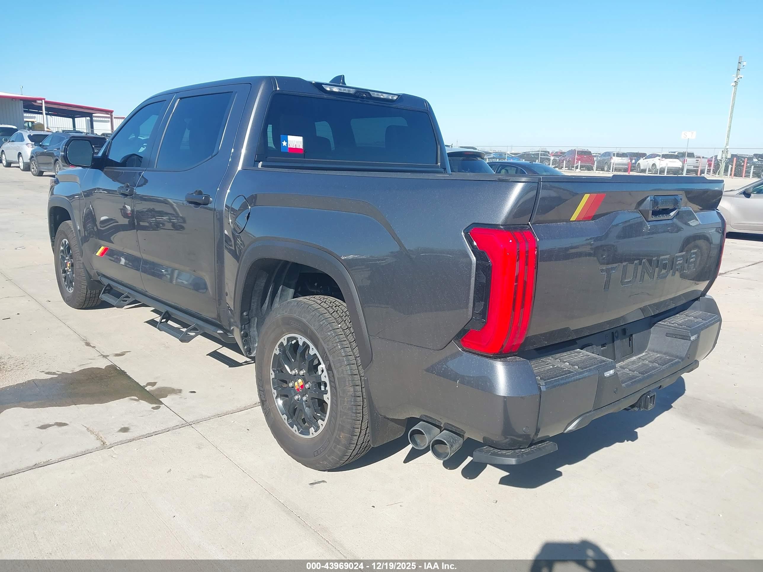 TOYOTA TUNDRA image 3