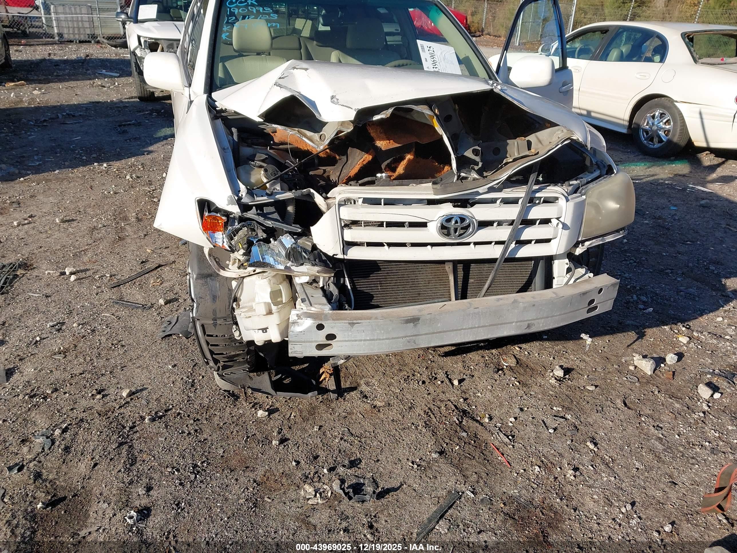 TOYOTA HIGHLANDER image 6
