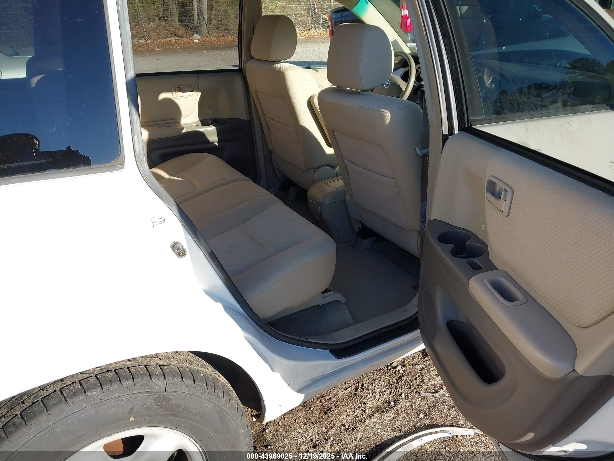 TOYOTA HIGHLANDER image 8