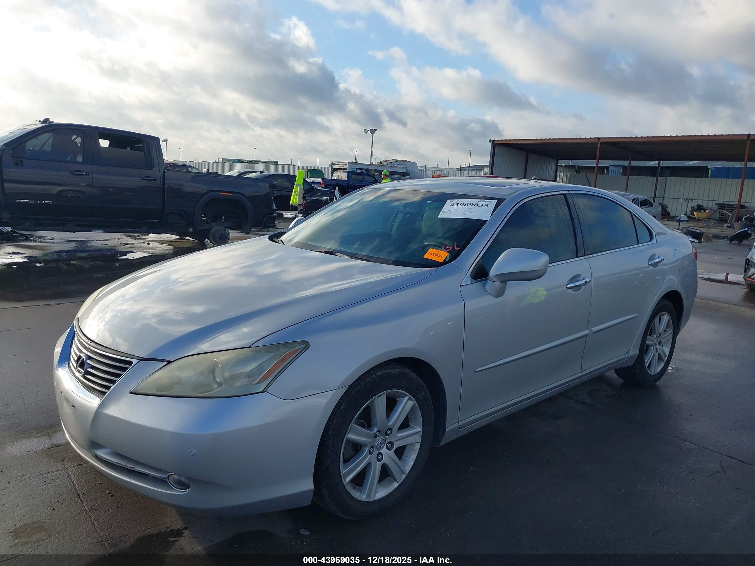 LEXUS ES image 2
