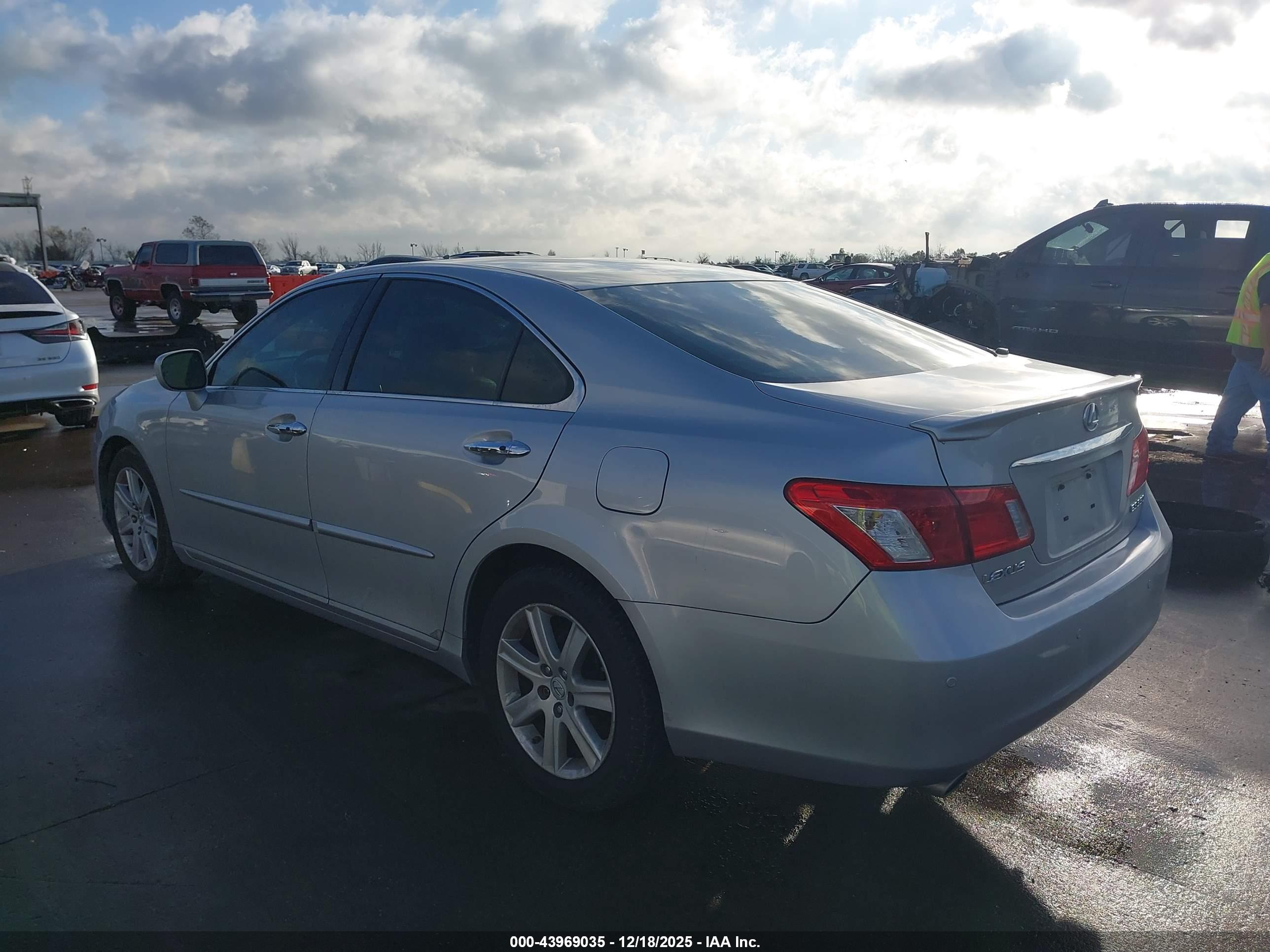 LEXUS ES image 3