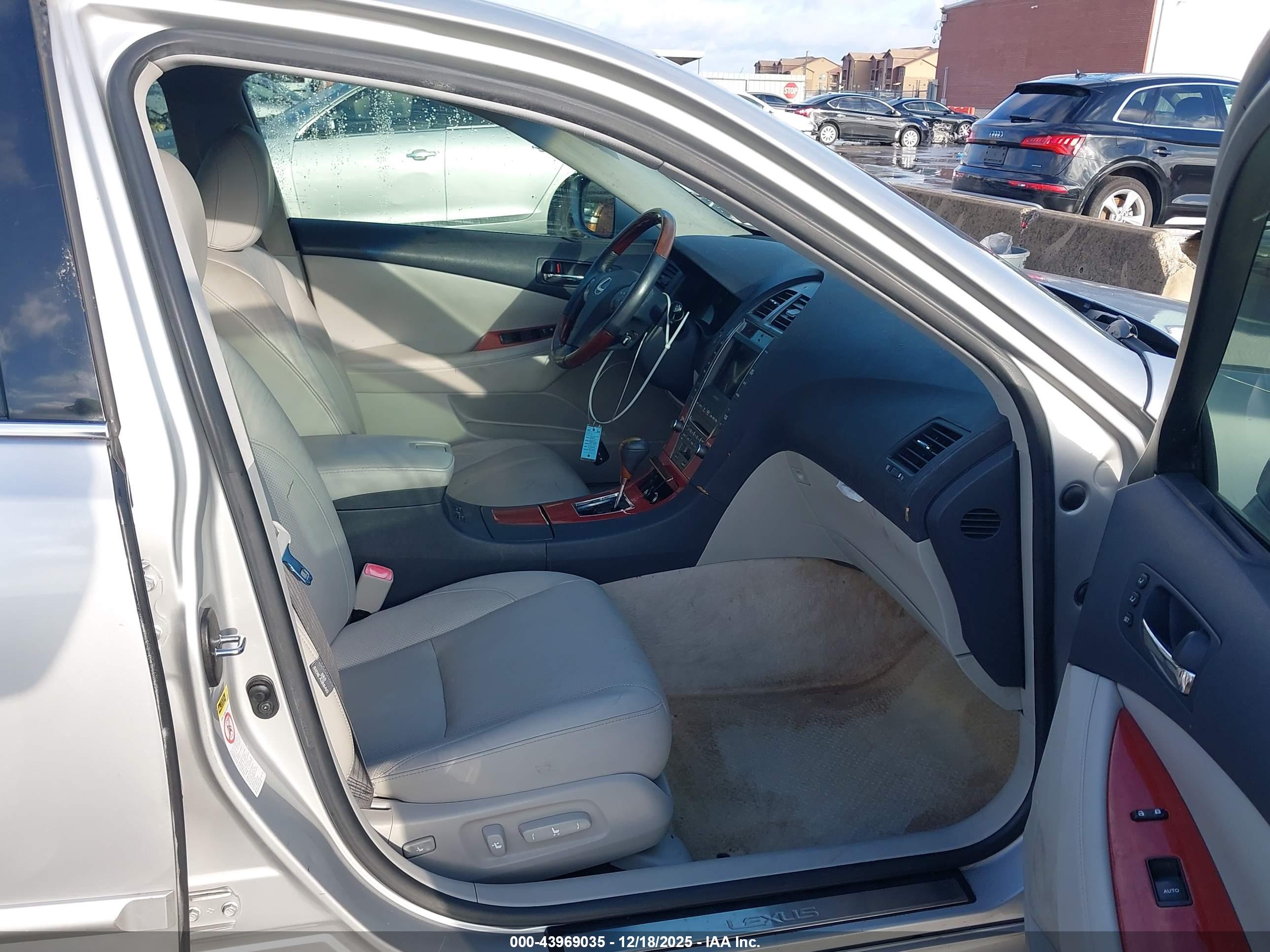LEXUS ES image 5